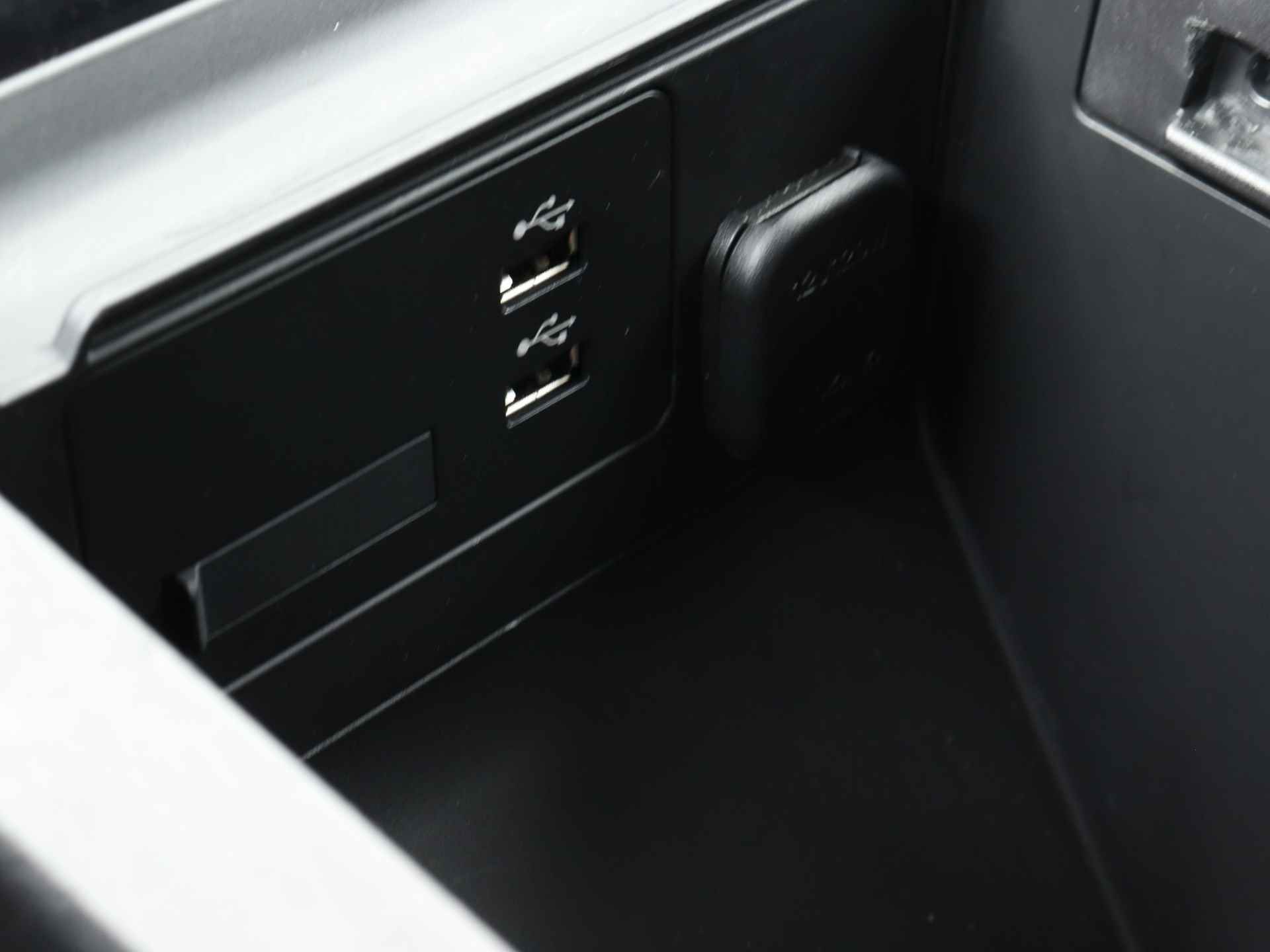 Mazda 3 2.0 e-SkyActiv-G M Hybrid 150 Homura | Stoelverwarming | Parkeersensoren | Camera | - 35/44