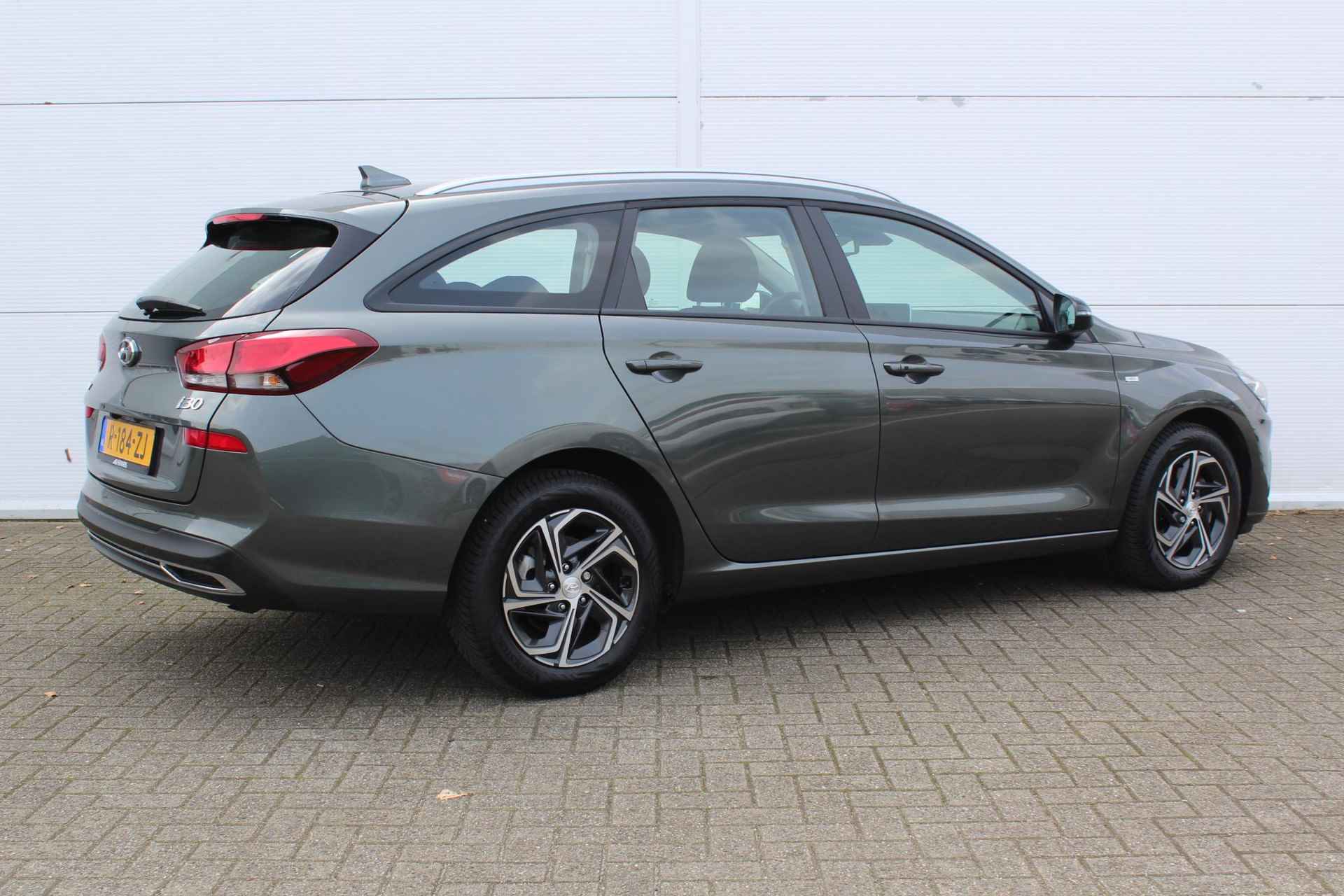 Hyundai i30 Wagon 1.0 T-GDi MHEV Comfort Smart AUTOMAAT / Navigatie + Apple Carplay/Android Auto / Cruise Control / Achteruitrijcamera / Climate Control / Keyless Entry & Start / - 3/43