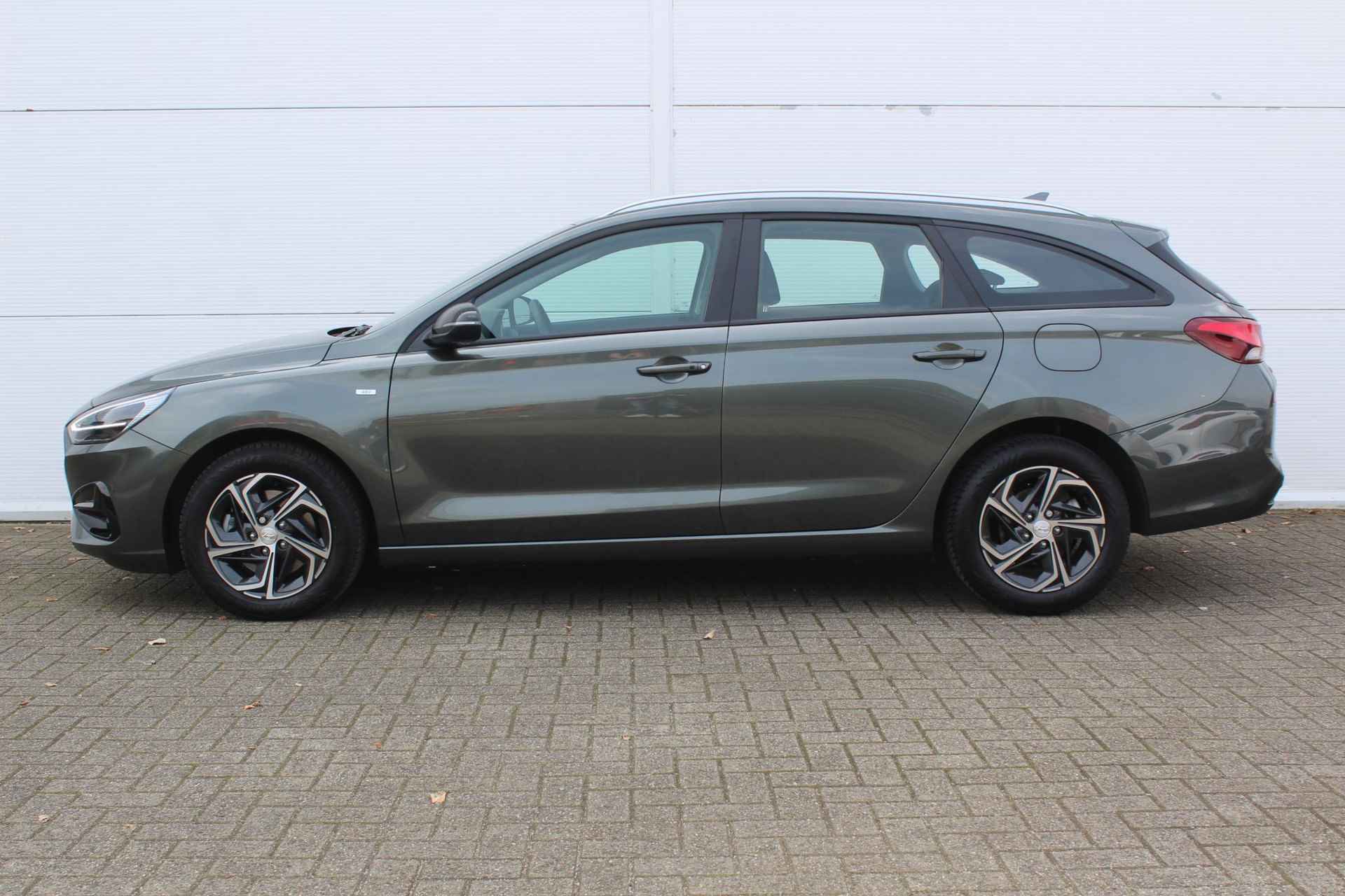 Hyundai i30 Wagon 1.0 T-GDi MHEV Comfort Smart AUTOMAAT / Navigatie + Apple Carplay/Android Auto / Cruise Control / Achteruitrijcamera / Climate Control / Keyless Entry & Start / - 9/43