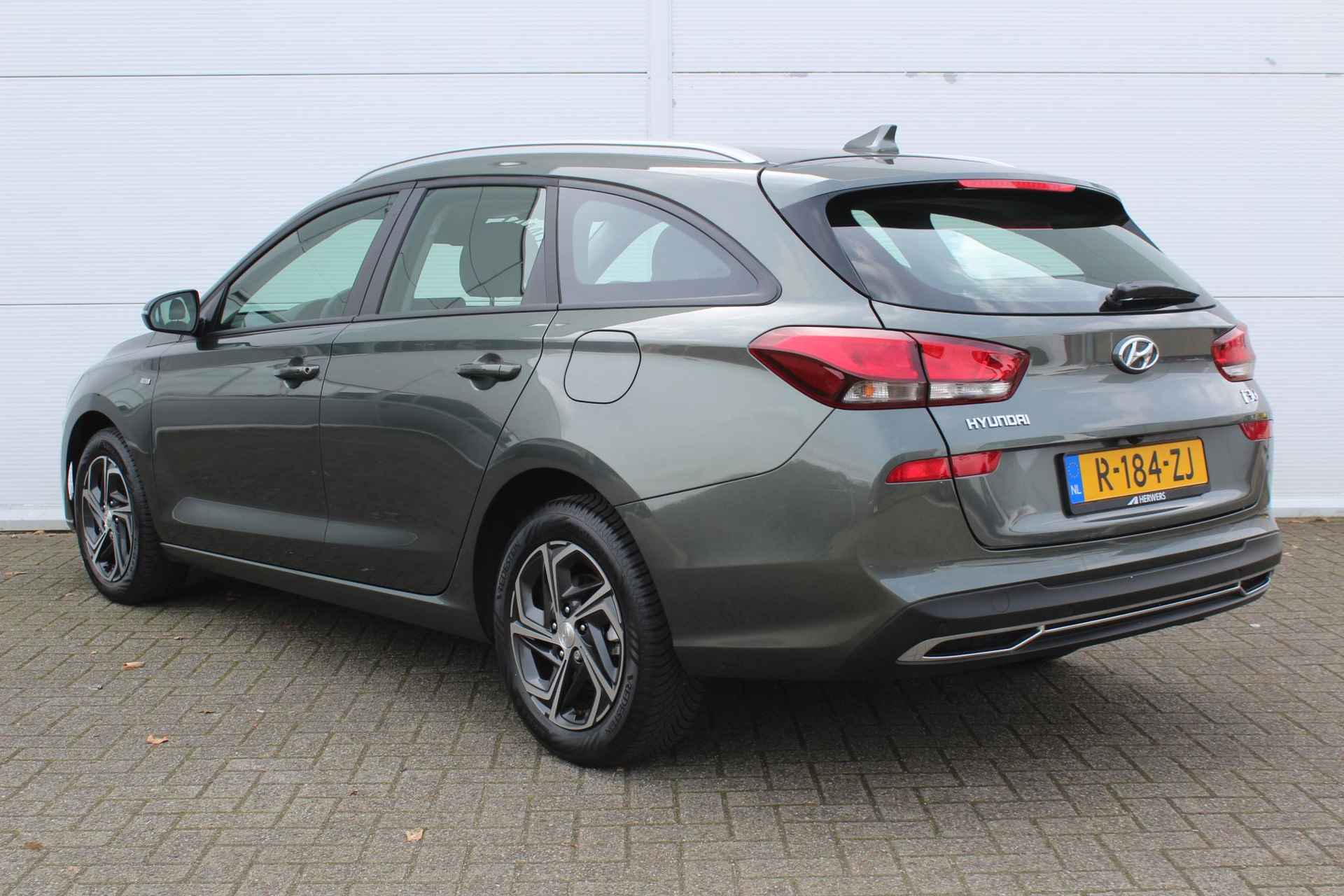 Hyundai i30 Wagon 1.0 T-GDi MHEV Comfort Smart AUTOMAAT / Navigatie + Apple Carplay/Android Auto / Cruise Control / Achteruitrijcamera / Climate Control / Keyless Entry & Start / - 16/43