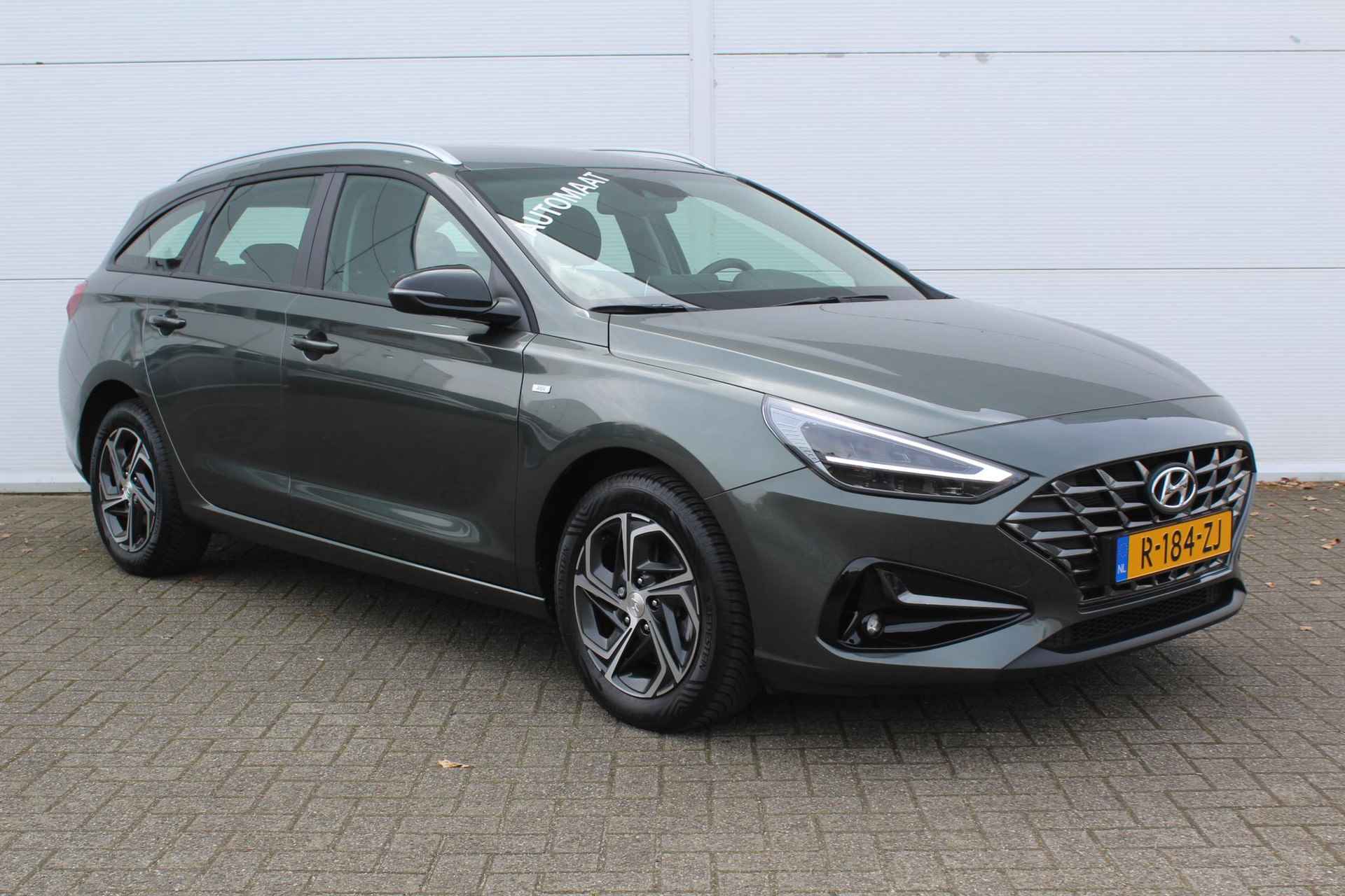 Hyundai i30 Wagon 1.0 T-GDi MHEV Comfort Smart AUTOMAAT / Navigatie + Apple Carplay/Android Auto / Cruise Control / Achteruitrijcamera / Climate Control / Keyless Entry & Start / - 18/43