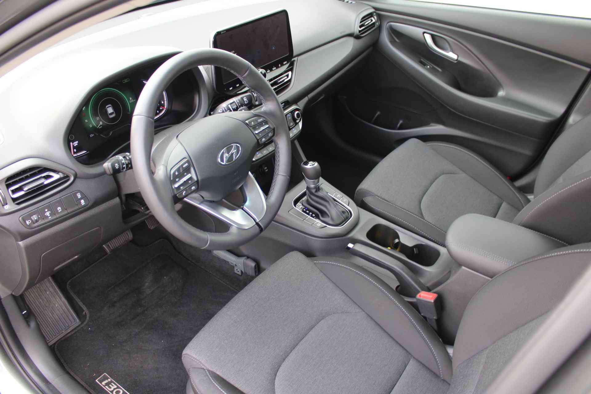 Hyundai i30 Wagon 1.0 T-GDi MHEV Comfort Smart AUTOMAAT / Navigatie + Apple Carplay/Android Auto / Cruise Control / Achteruitrijcamera / Climate Control / Keyless Entry & Start / - 19/43