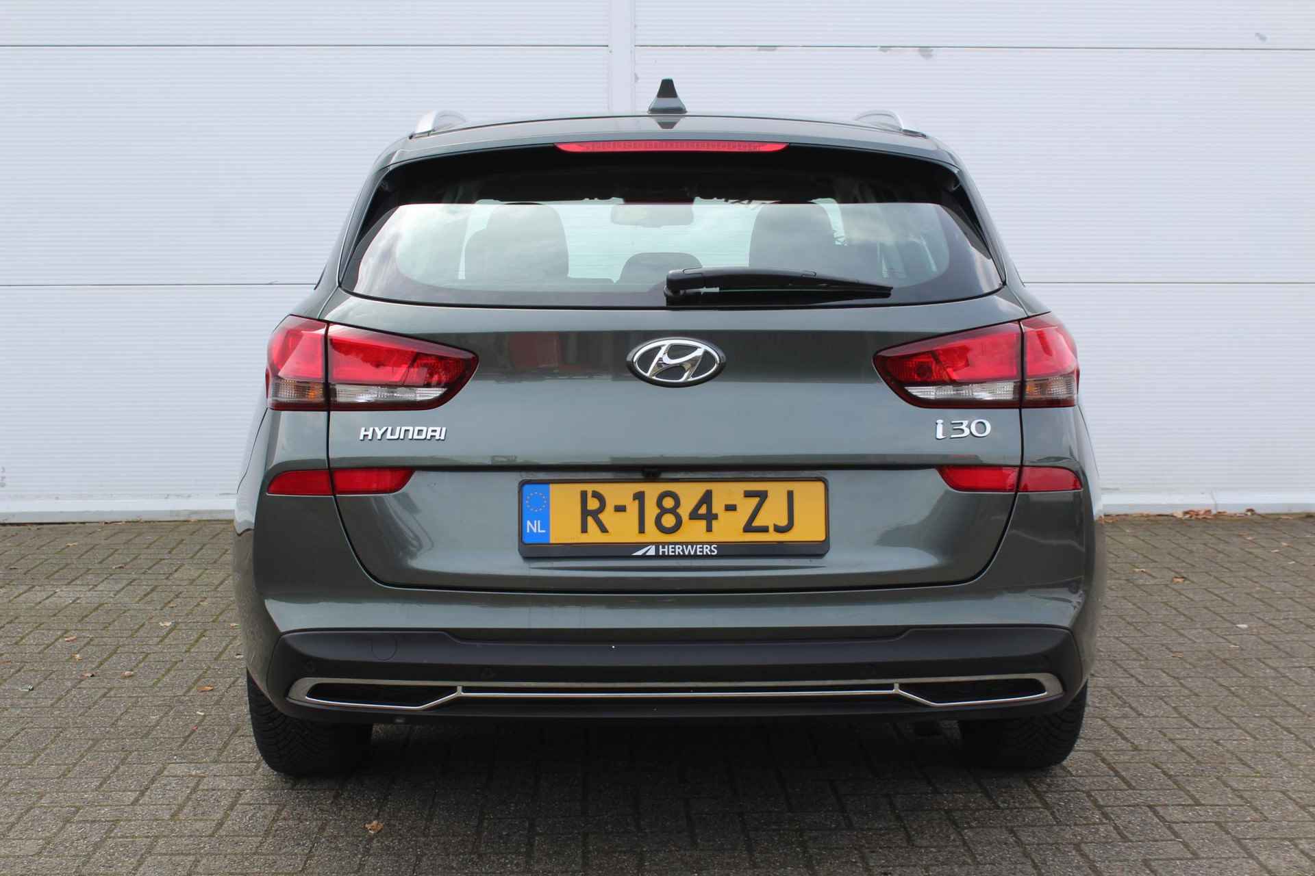 Hyundai i30 Wagon 1.0 T-GDi MHEV Comfort Smart AUTOMAAT / Navigatie + Apple Carplay/Android Auto / Cruise Control / Achteruitrijcamera / Climate Control / Keyless Entry & Start / - 42/43