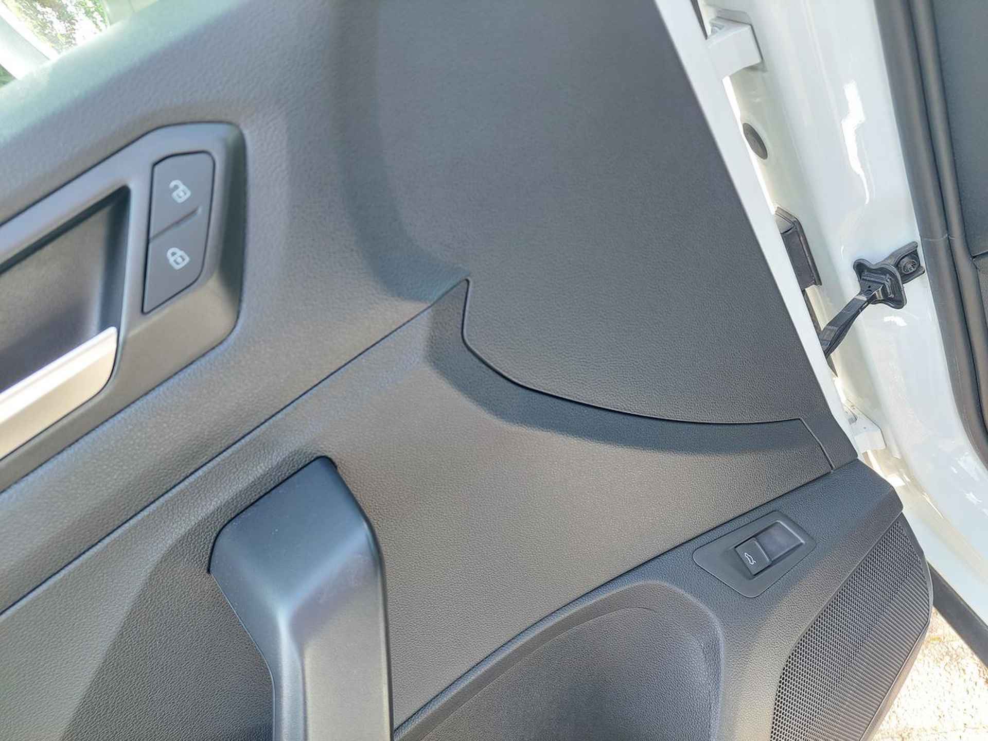 Volkswagen T-Roc 1.5 DSG R-Line Panoramadak Virtual Cockpit - 9/44