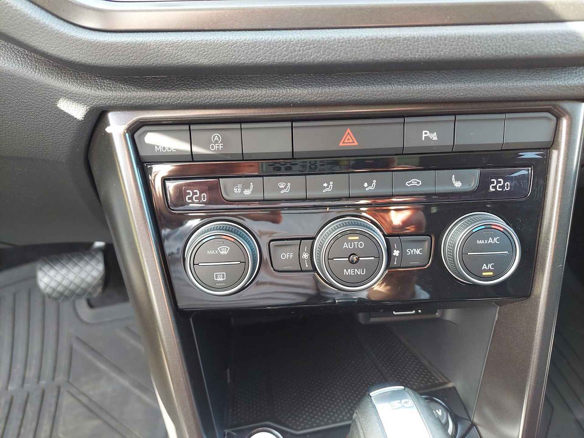 Volkswagen T-Roc 1.5 DSG R-Line Panoramadak Virtual Cockpit - 16/44