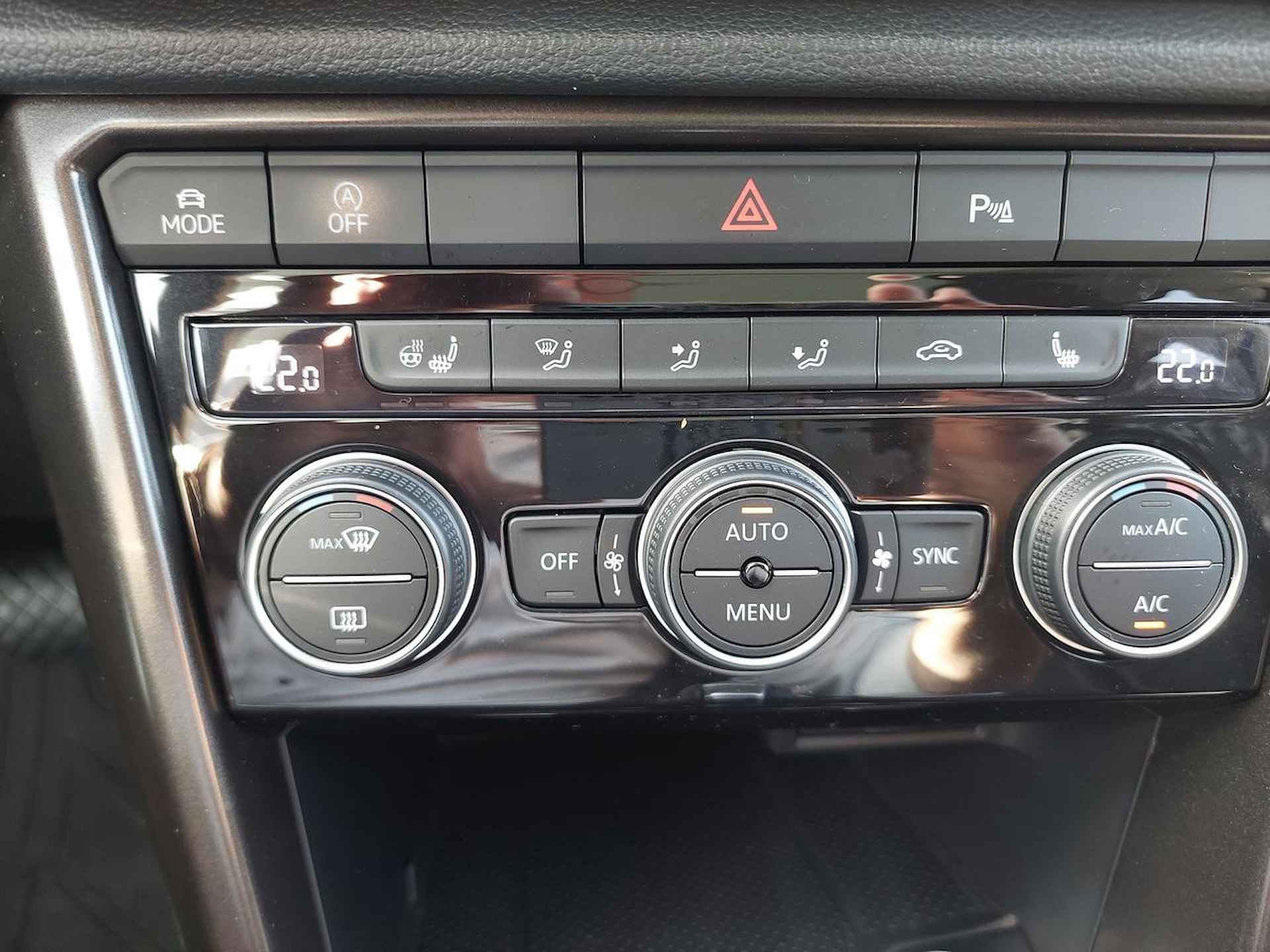 Volkswagen T-Roc 1.5 DSG R-Line Panoramadak Virtual Cockpit - 21/44