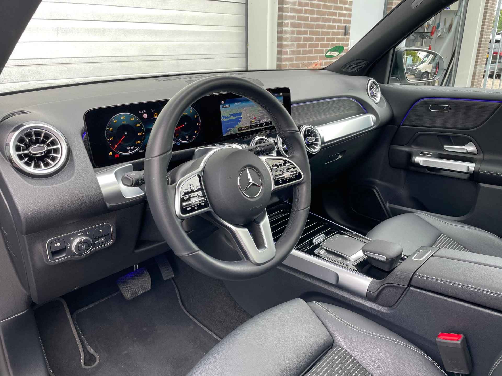 Mercedes-Benz GLB 200 Luxury Line | Premium Pakket | Nightpakket | Panoramadak | MULTIBEAM LED koplampen | Trekhaak | Apple CarPlay | Android Auto | Sfeerverlichting | Stoelverwarming | Achteruitrijcamera | Showmodel SALE - 13/26