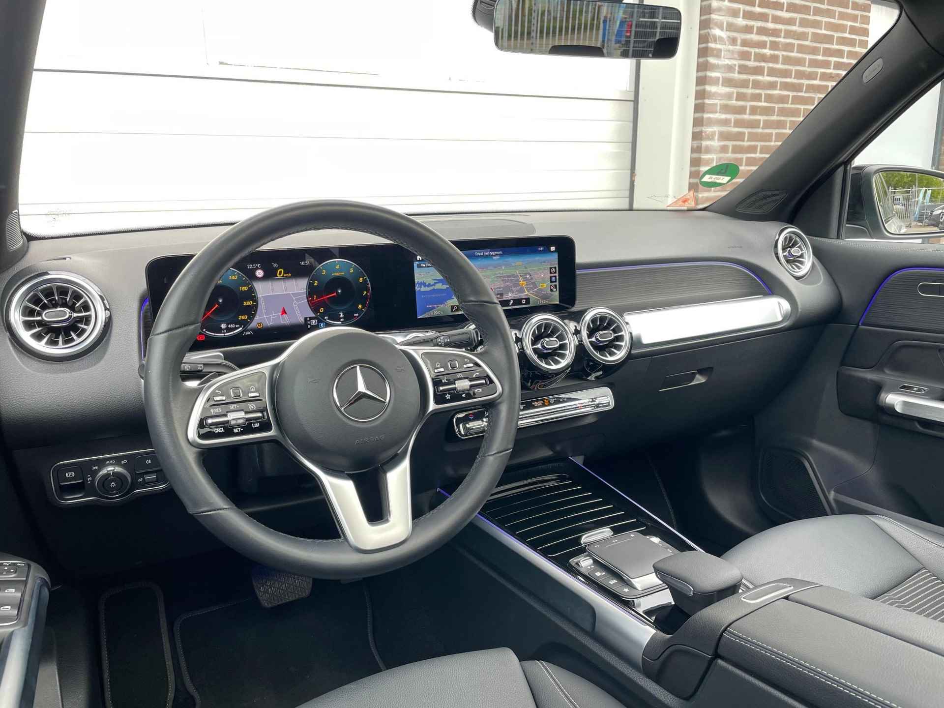 Mercedes-Benz GLB 200 Luxury Line | Premium Pakket | Nightpakket | Panoramadak | MULTIBEAM LED koplampen | Trekhaak | Apple CarPlay | Android Auto | Sfeerverlichting | Stoelverwarming | Achteruitrijcamera | Showmodel SALE - 14/26