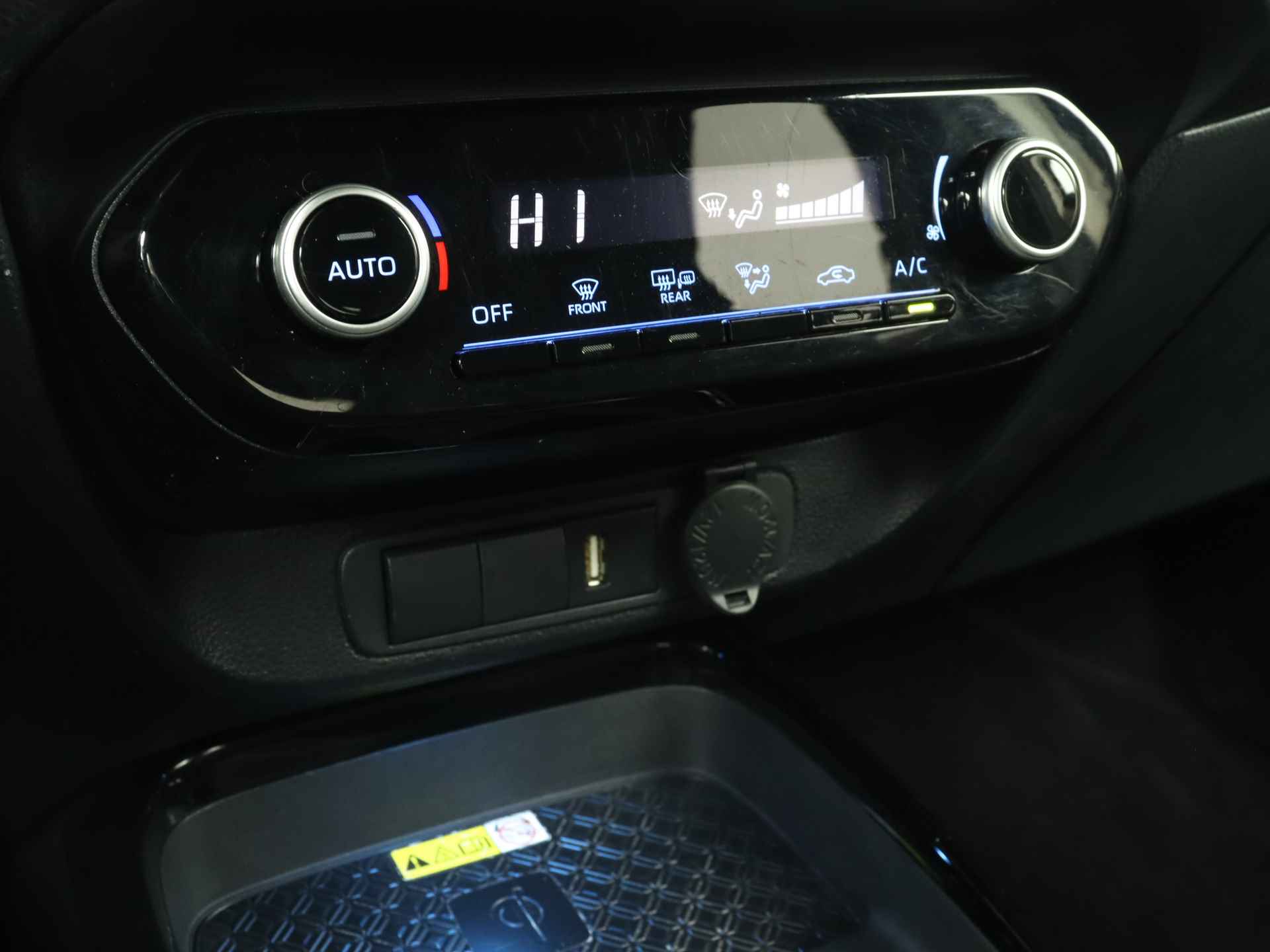 Toyota Aygo X 1.0 VVT-i MT Envy | Draadloze telefoonlader | JBL | Climate Control | - 15/42