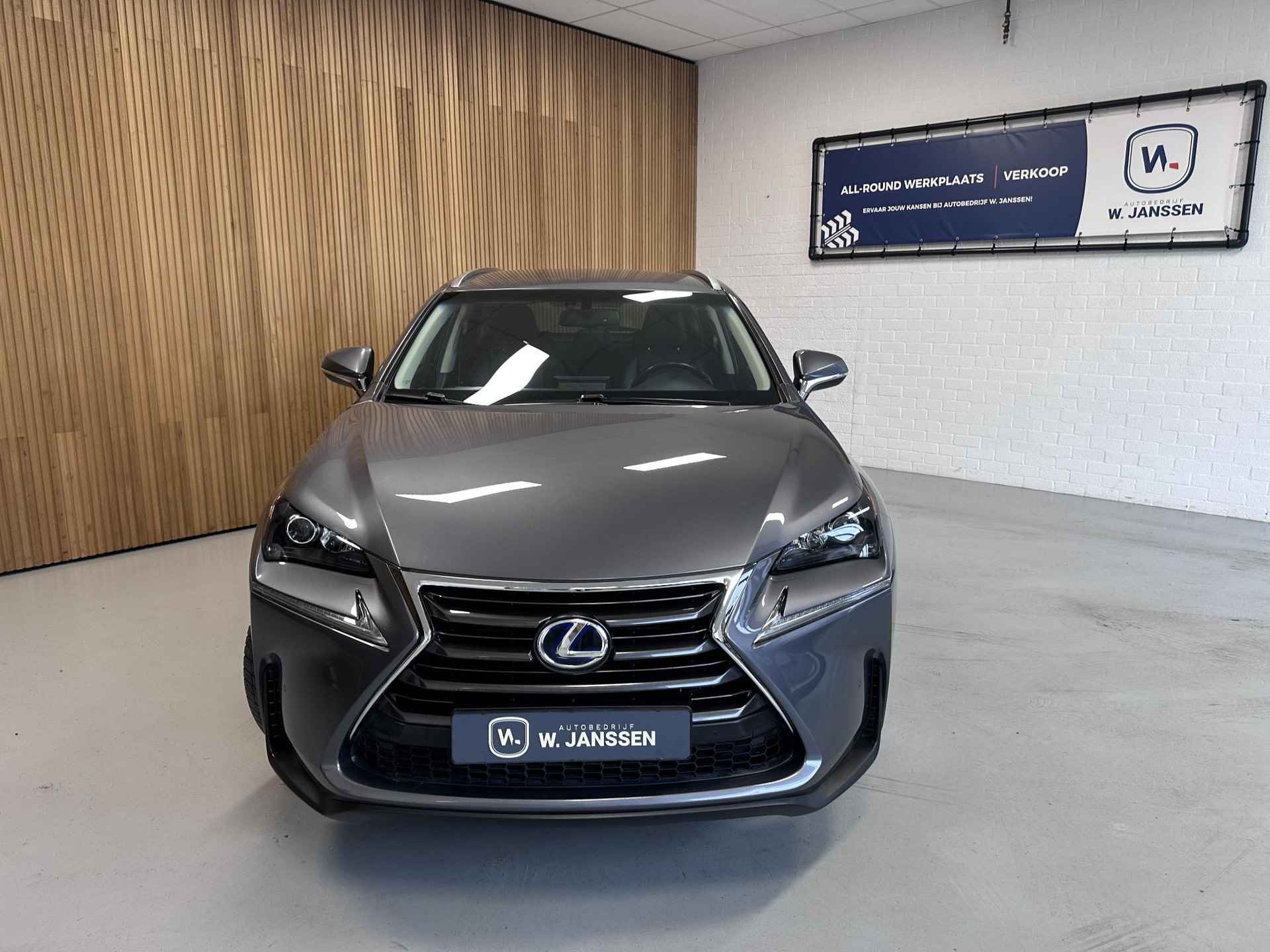 Lexus NX 300h AWD Luxury Line - 4/26