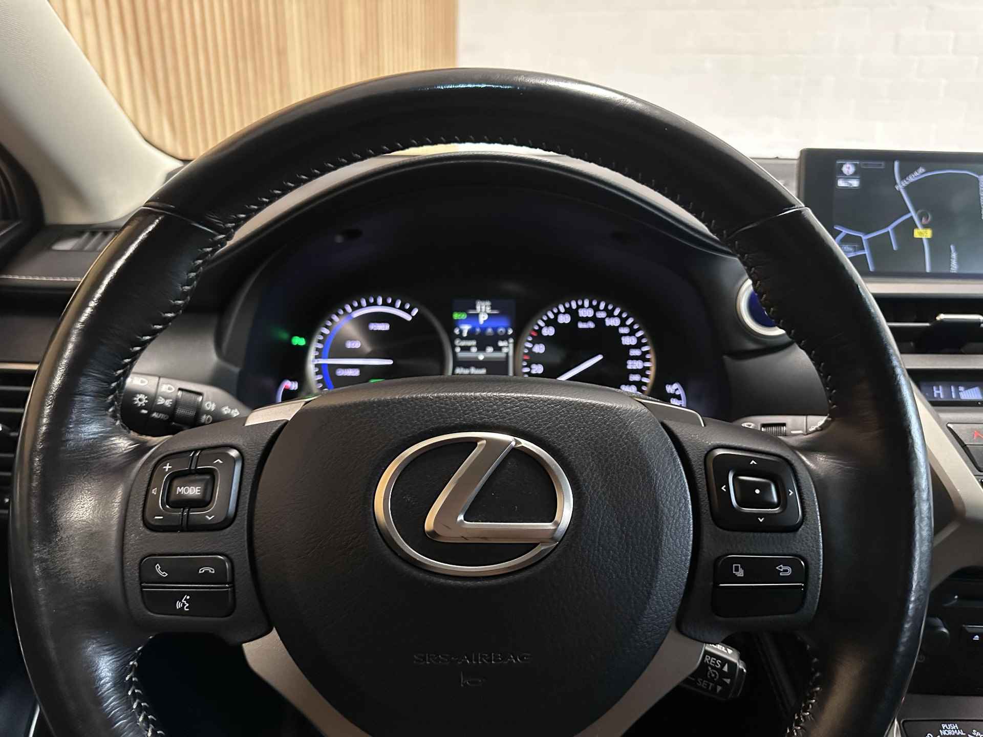 Lexus NX 300h AWD Luxury Line - 12/26