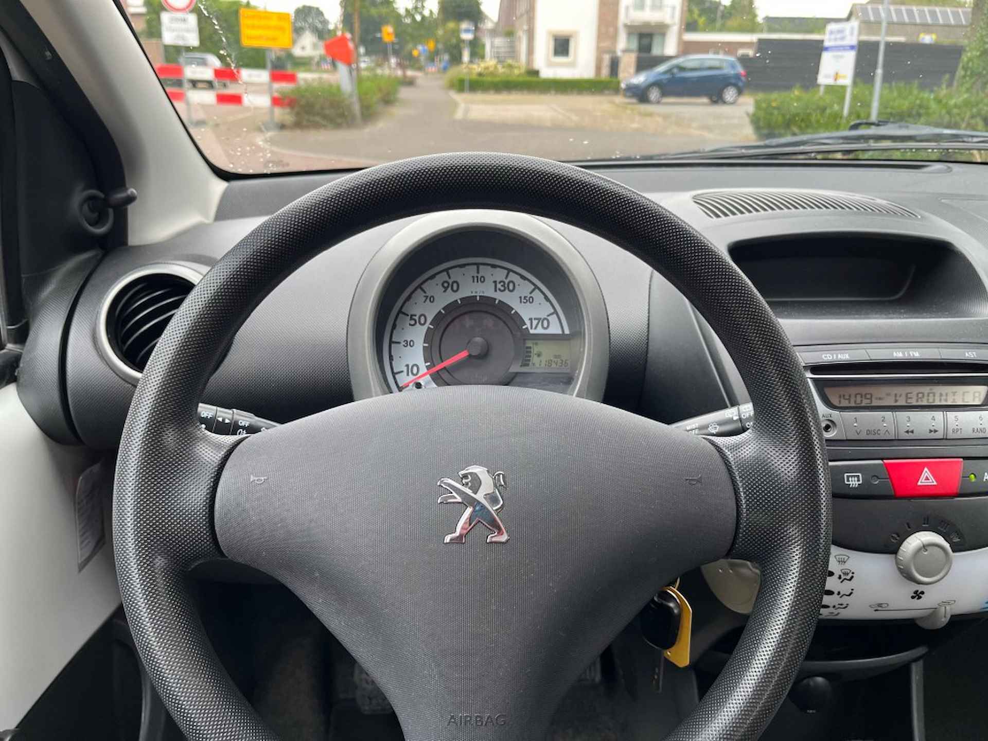 PEUGEOT 107 1.0 ACCESS ACCENT / AIRCO / RADIO-CD-AUX / AFN. TREKHAAK - 9/11