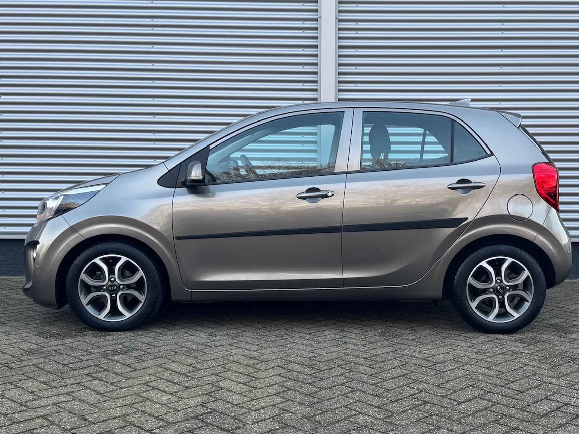 KIA Picanto 1.2 CVVT 84pk Aut 5-zits First Edition | Parkeersensoren | Navigatie | Climate Control | - 2/43