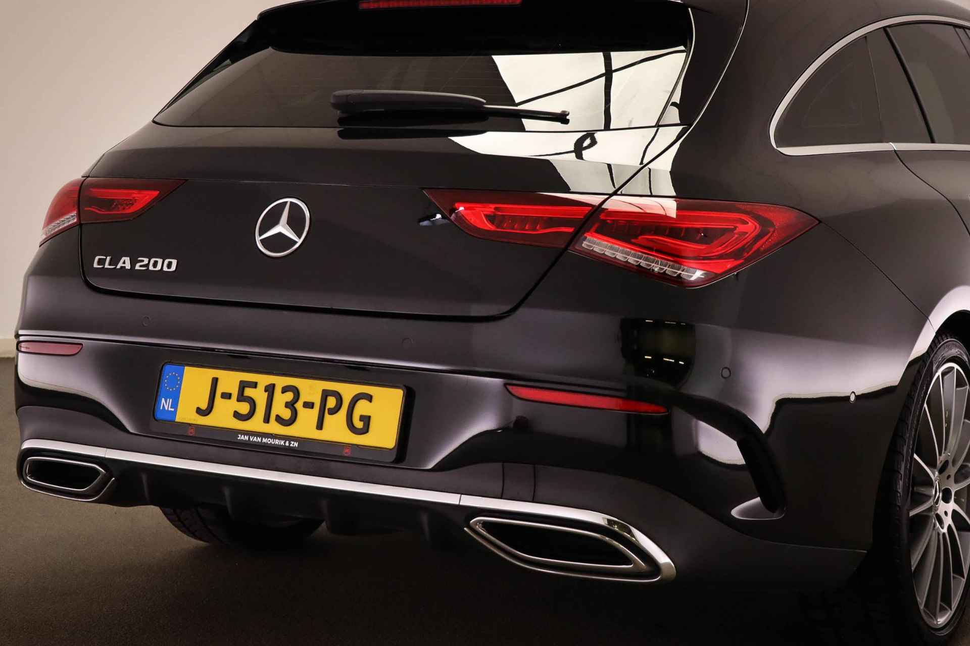 Mercedes-Benz CLA-klasse Shooting Brake 200 Business Solution AMG | WIDESCREEN | APPLE | 19" - 21/60