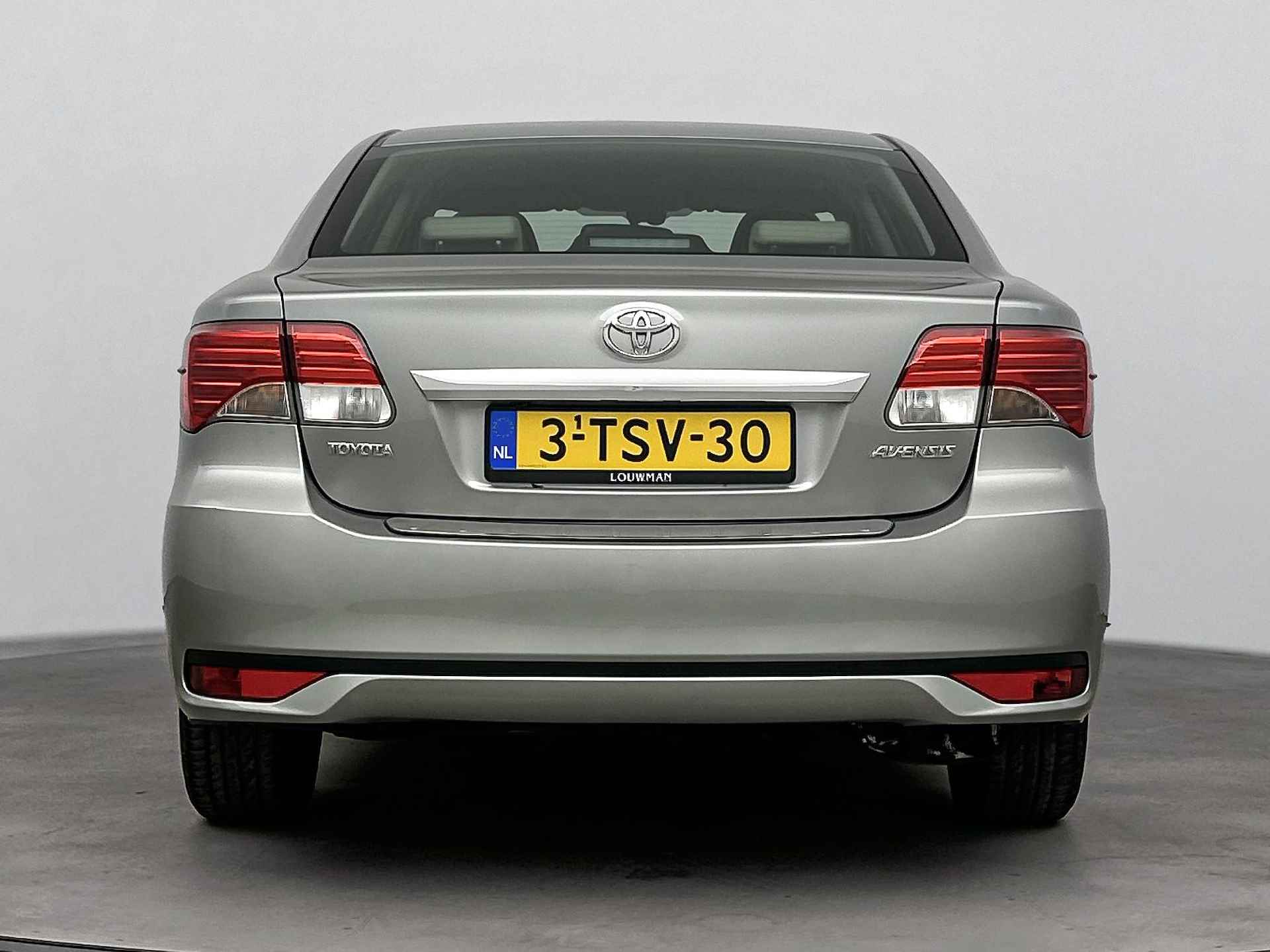 Toyota Avensis 1.8 VVTi Dynamic Business | Navigatie | Voorstoelen Verwarmd | Lichtmetalen Velgen | Metaallak | - 18/39