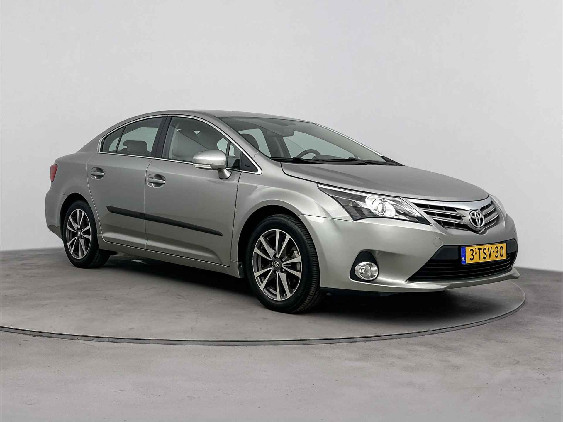 Toyota Avensis 1.8 VVTi Dynamic Business | Navigatie | Voorstoelen Verwarmd | Lichtmetalen Velgen | Metaallak | - 29/39