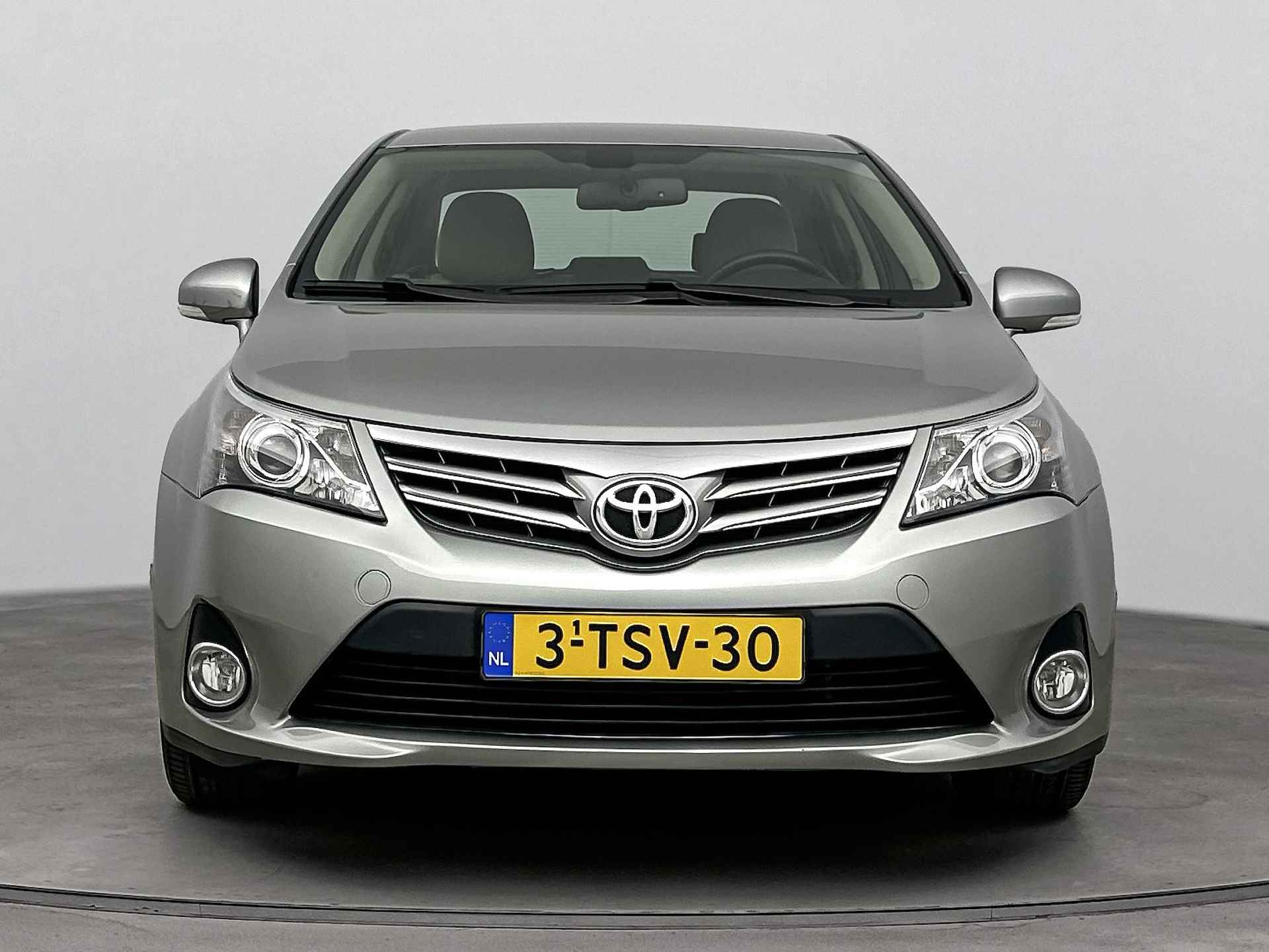 Toyota Avensis 1.8 VVTi Dynamic Business | Navigatie | Voorstoelen Verwarmd | Lichtmetalen Velgen | Metaallak | - 30/39