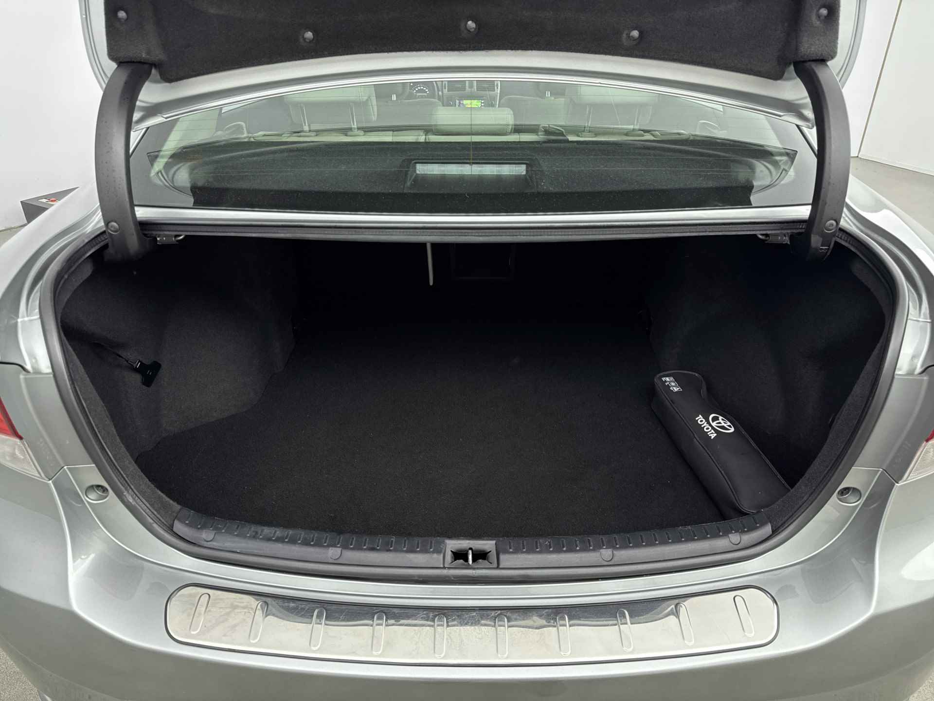 Toyota Avensis 1.8 VVTi Dynamic Business | Navigatie | Voorstoelen Verwarmd | Lichtmetalen Velgen | Metaallak | - 36/39