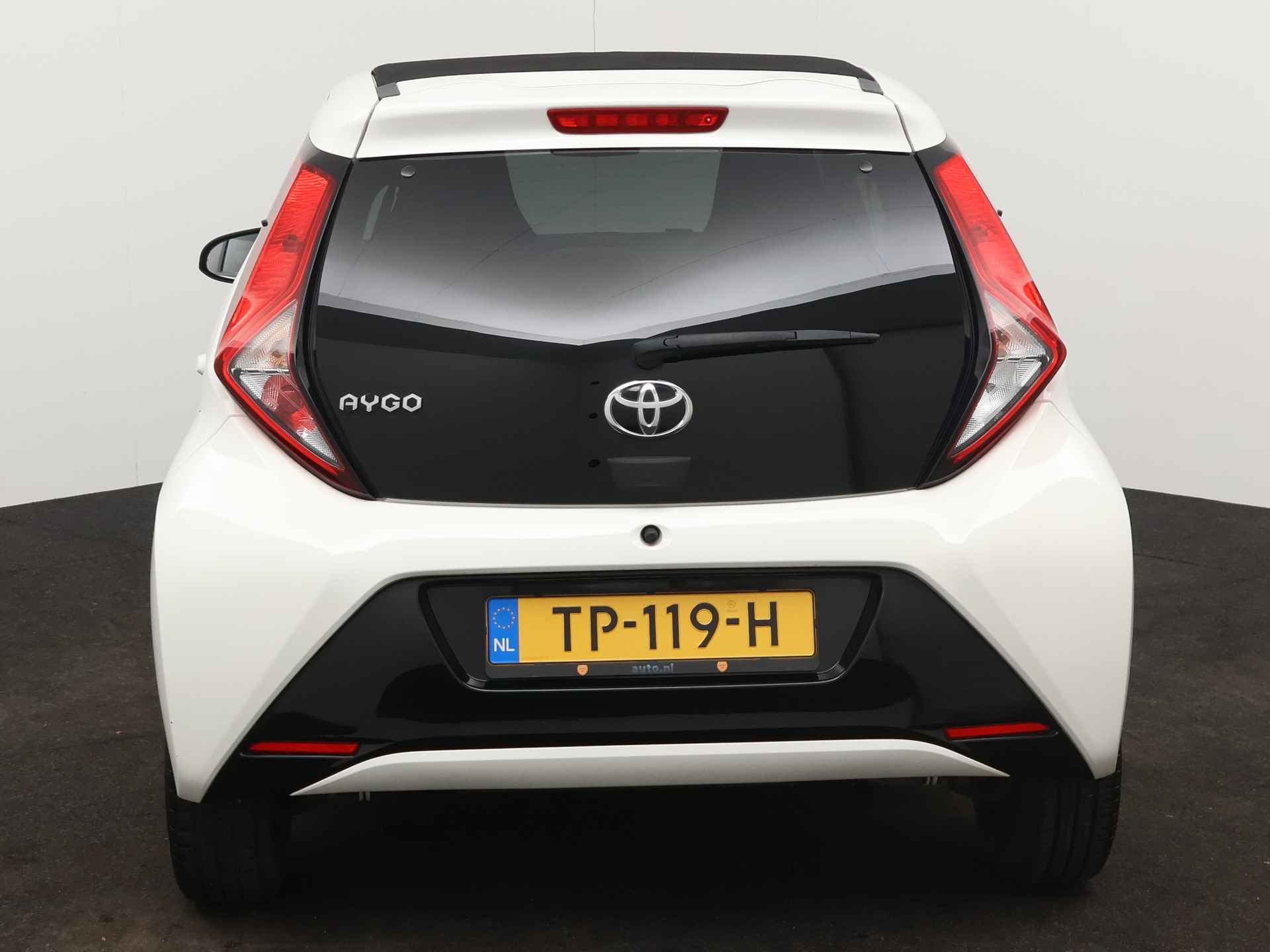 Toyota Aygo 1.0 VVT-i x-first | Airco | Achteruitrijcamera | Elektrisch vouwdak | - 30/43