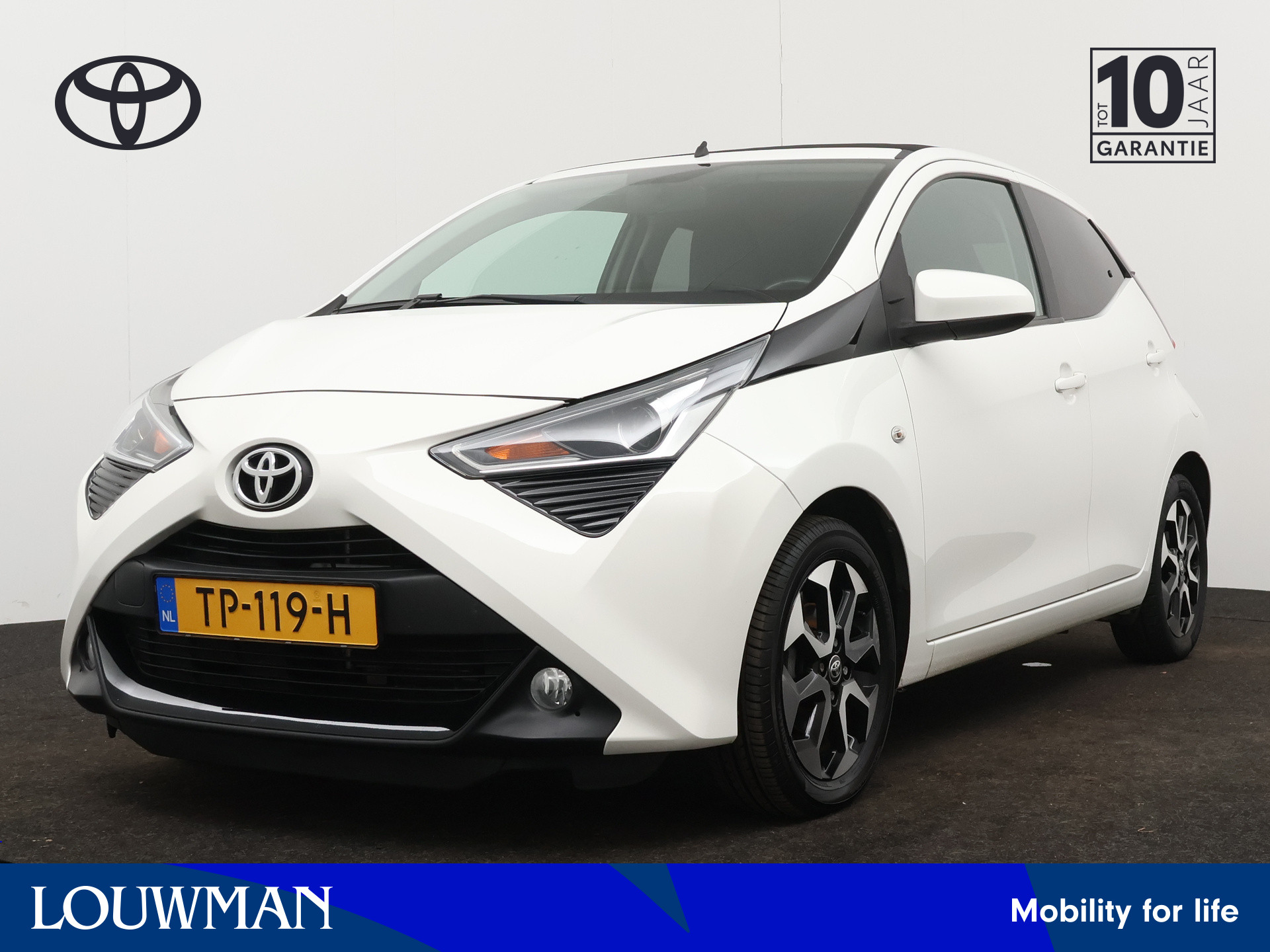 Toyota Aygo 1.0 VVT-i x-first | Airco | Achteruitrijcamera | Elektrisch vouwdak |