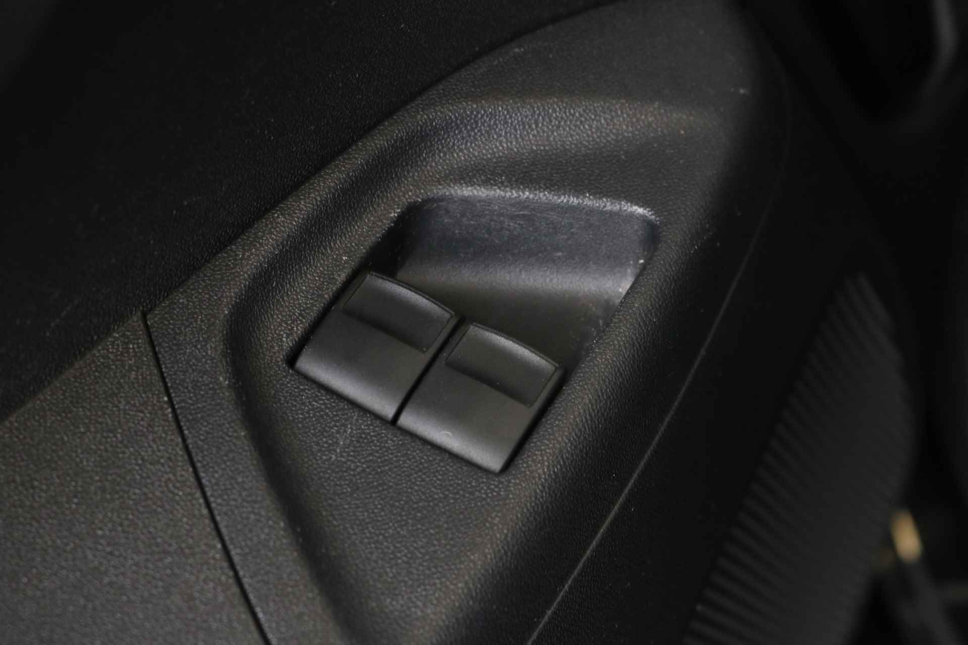 Peugeot 108 1.0 12V E-VTI 68PK | Airco | Centrale vergr. | Blue Tooth | Led Mistlampen voor | - 18/38