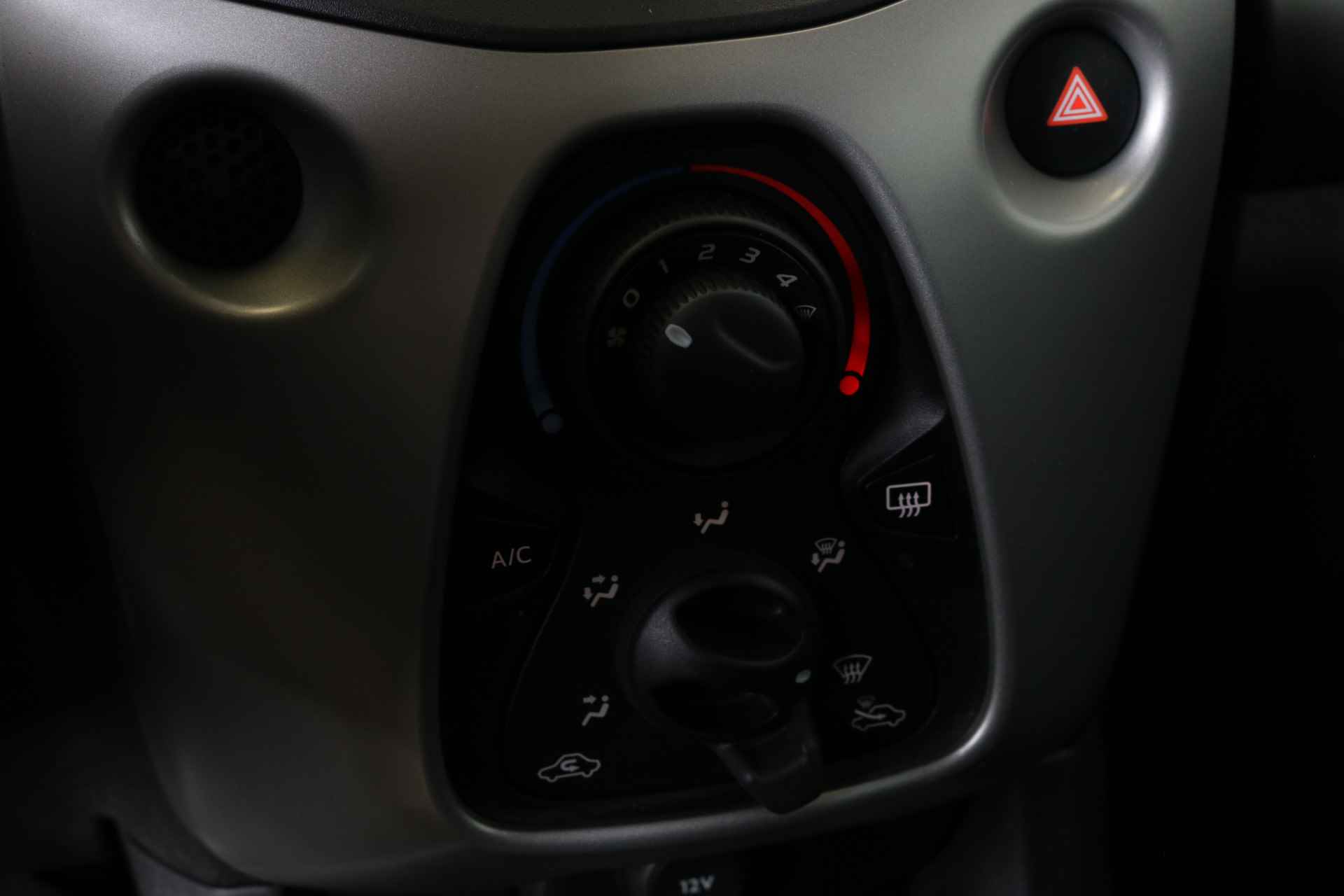 Peugeot 108 1.0 12V E-VTI 68PK | Airco | Centrale vergr. | Blue Tooth | Led Mistlampen voor | - 31/38