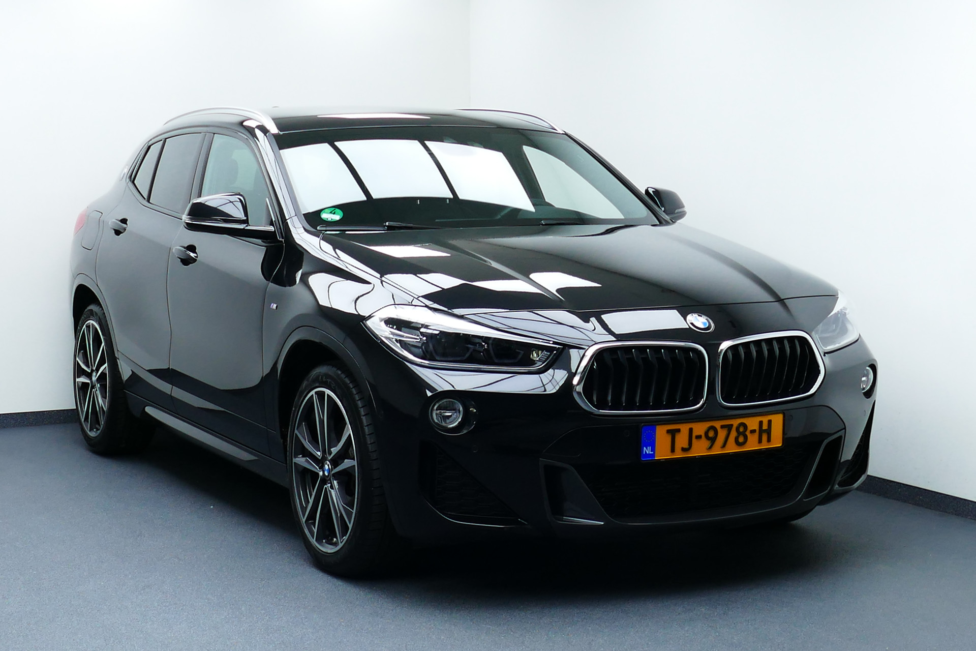 BMW X2 sDrive18i High Executive M Sport. Leer, Stoelverw, 19"LMV, Clima, Navi, Trekhaak 1700kg bij viaBOVAG.nl