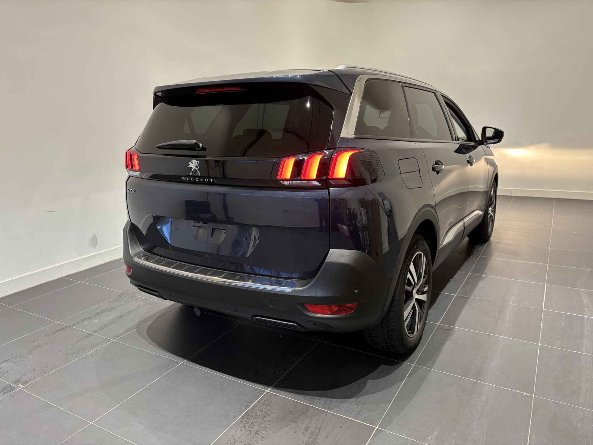 Peugeot 5008 1.2 PureTech Allure | Automaat | Navigatie | Camera | Climate control - 5/28