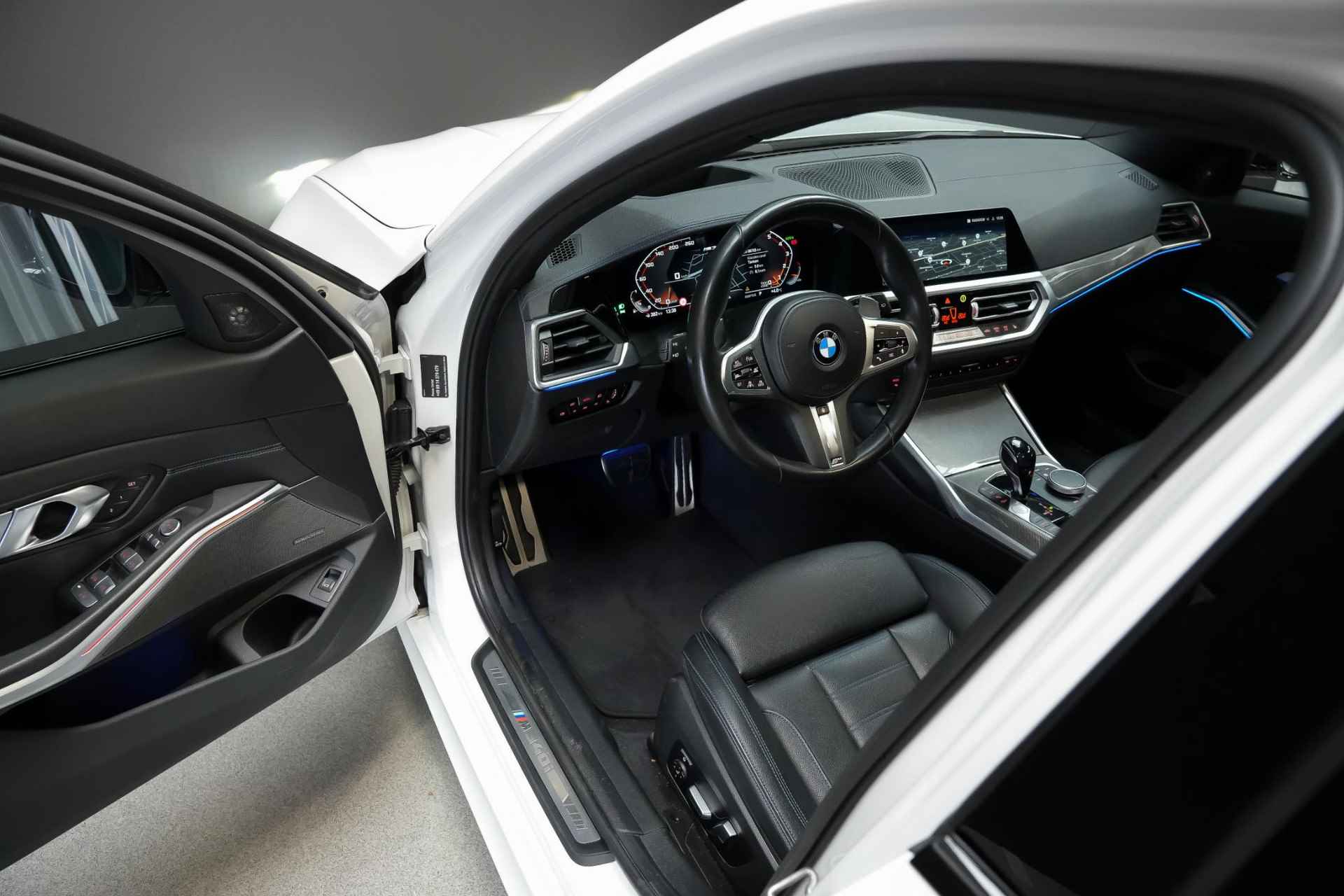 BMW 3-serie Touring M340i xDrive 450pk High Executive |stage 2 tune|laser|hud|panoramadak|vol lederen sportstoelen|memory|Harman Kardon|trekhaak|adaptive onderstel|elektrische kofferklep|adaptive cruise|rijstrook|360 camera| - 34/51