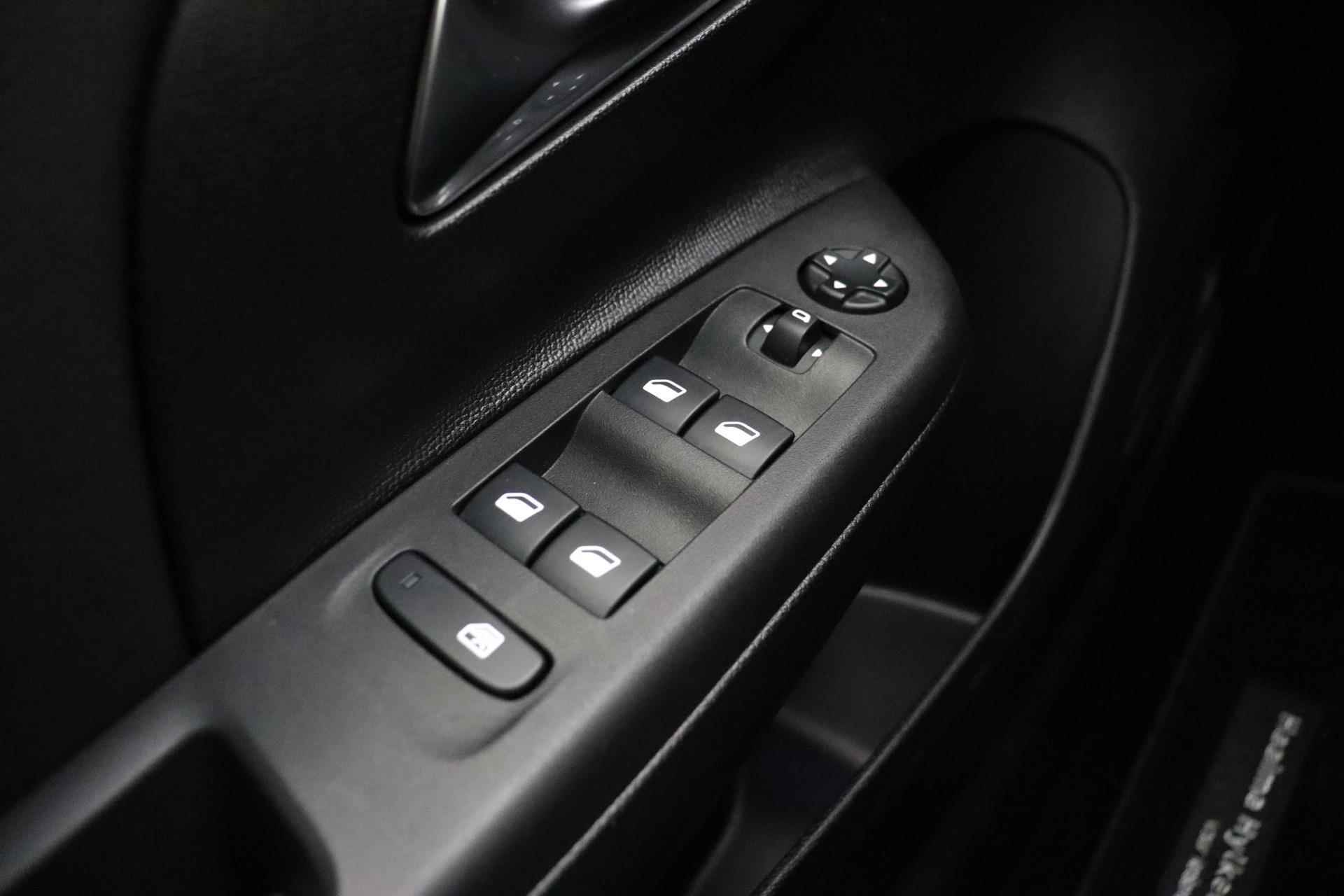 Opel Corsa 1.2 Elegance 100 PK | Navigatie | Climate control | Stoel & Stuurverwarming | 17" Lichtmetalen velgen | LED Verlichting - 17/35