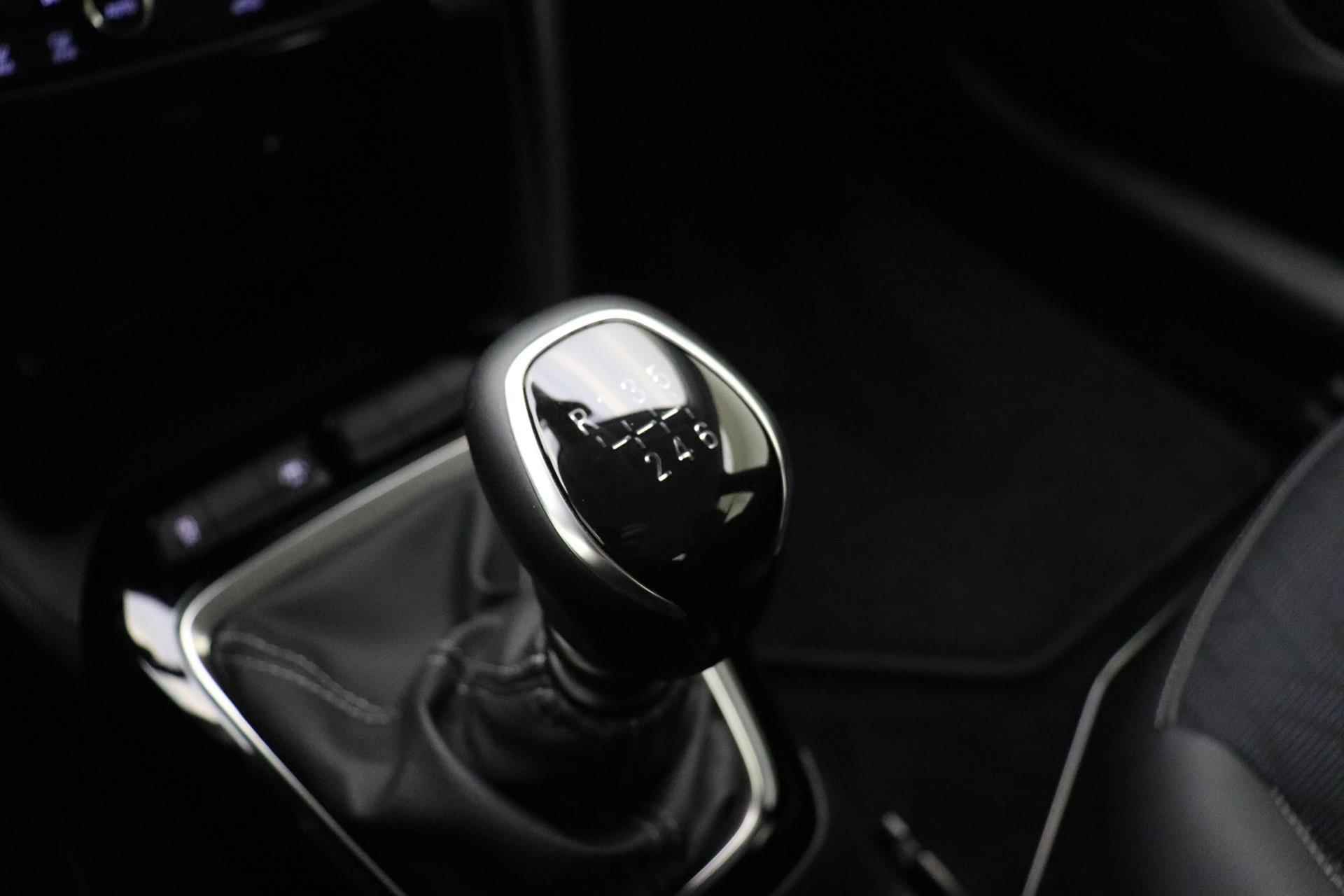 Opel Corsa 1.2 Elegance 100 PK | Navigatie | Climate control | Stoel & Stuurverwarming | 17" Lichtmetalen velgen | LED Verlichting - 25/35