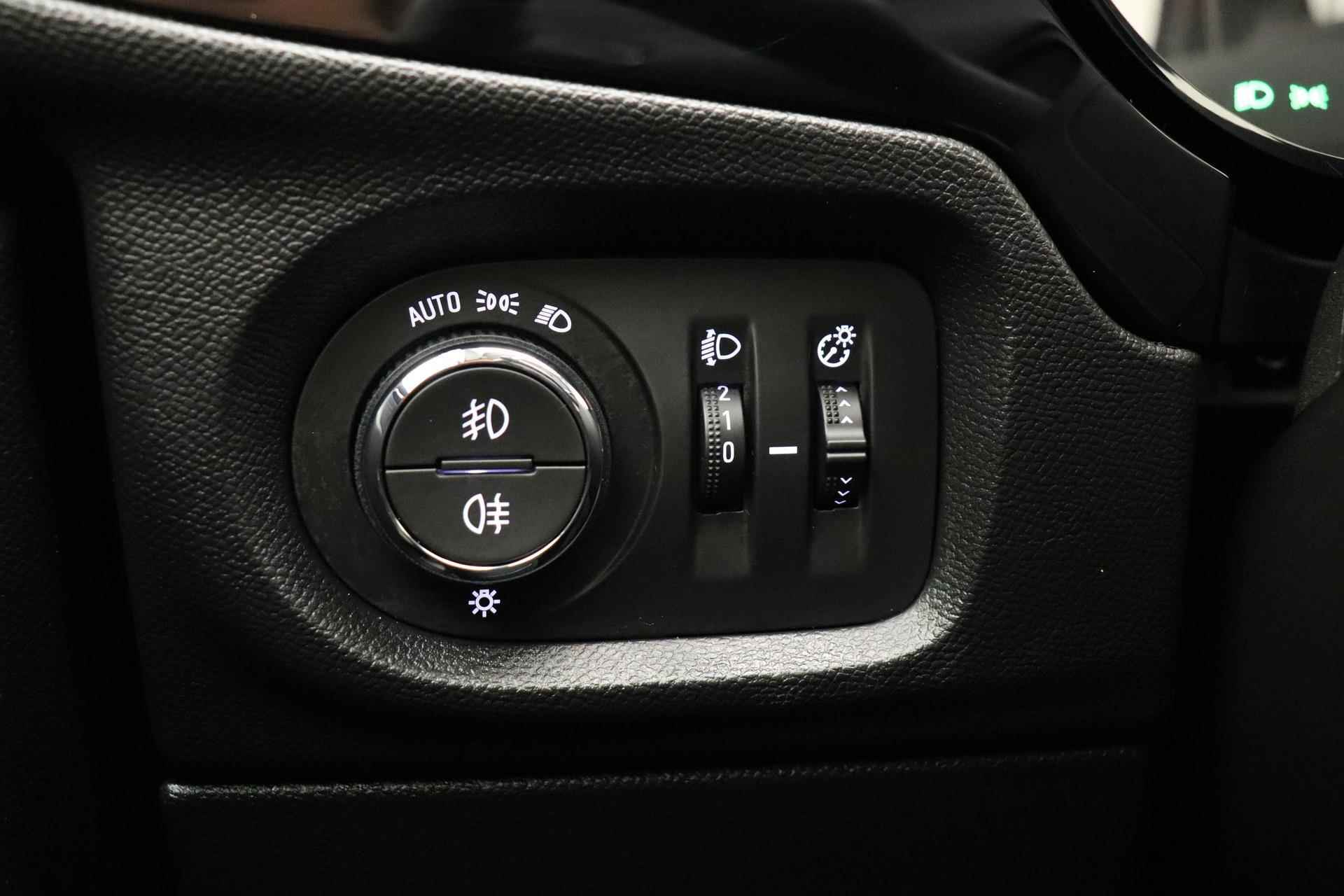 Opel Corsa 1.2 Elegance 100 PK | Navigatie | Climate control | Stoel & Stuurverwarming | 17" Lichtmetalen velgen | LED Verlichting - 27/35