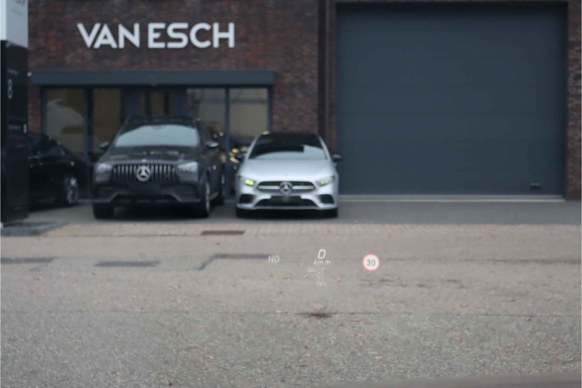 Mercedes-Benz A-Klasse 250 e AMG Line Aut8, Hybride, Panoramadak, Keyless Go, Distronic+, Widescreen, Surround Camera, Sfeerverlichting, Stoelverwarming, Nightpakket, Etc. - 27/45