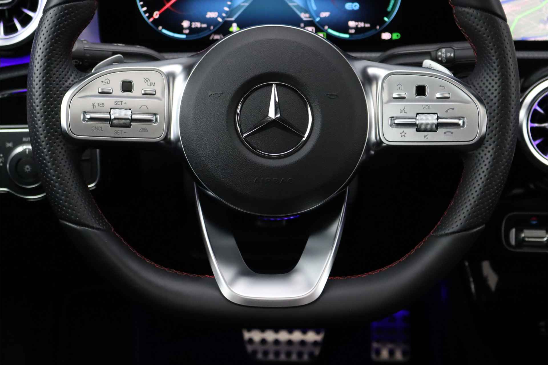Mercedes-Benz A-Klasse 250 e AMG Line Aut8, Hybride, Panoramadak, Keyless Go, Distronic+, Widescreen, Surround Camera, Sfeerverlichting, Stoelverwarming, Nightpakket, Etc. - 30/45