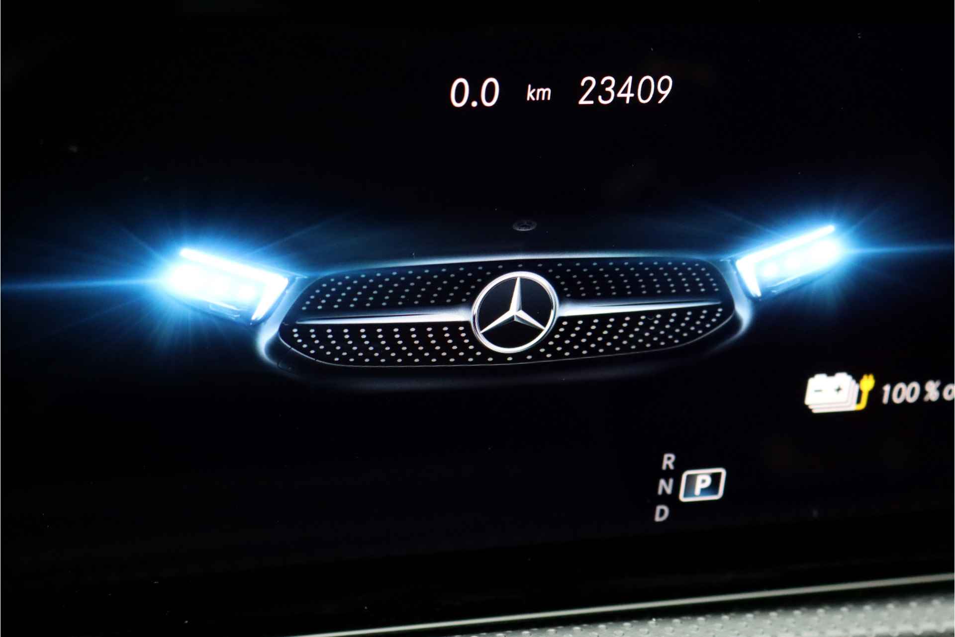 Mercedes-Benz A-Klasse 250 e AMG Line Aut8, Hybride, Panoramadak, Keyless Go, Distronic+, Widescreen, Surround Camera, Sfeerverlichting, Stoelverwarming, Nightpakket, Etc. - 33/45