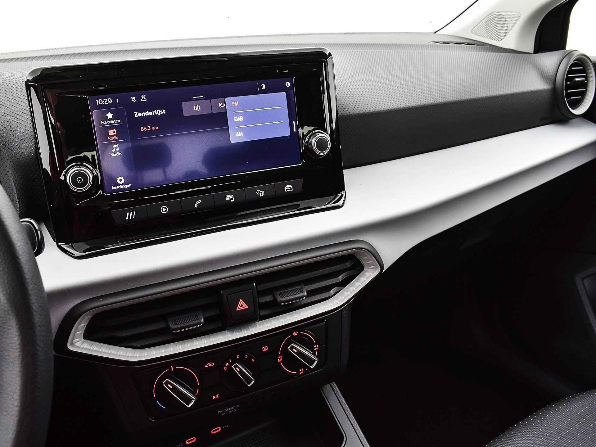 SEAT Ibiza Style 1.0 70 kW / 95 pk EcoTSI Hatchback 5 deurs | Apple Carplay | Lichtmetalen velgen | Parkeersensoren | Privatelease 389,- | 1000,- Euro extra inruilbonus - 24/32