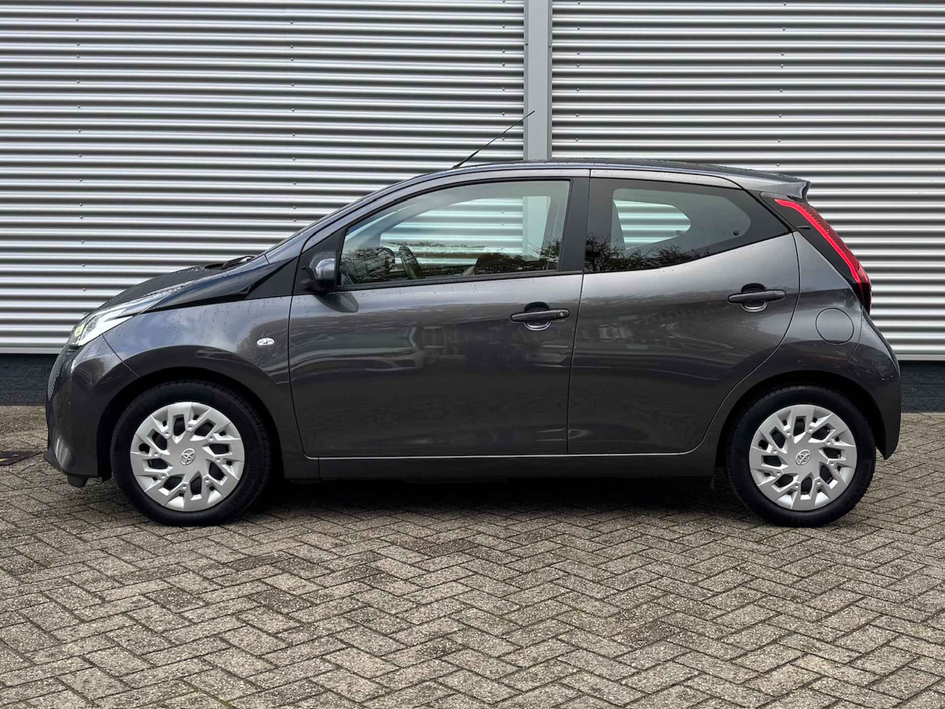 TOYOTA Aygo 1.0 VVT-i 72pk 5D x-play | Airco | Apple Carplay/Android Auto | - 2/41