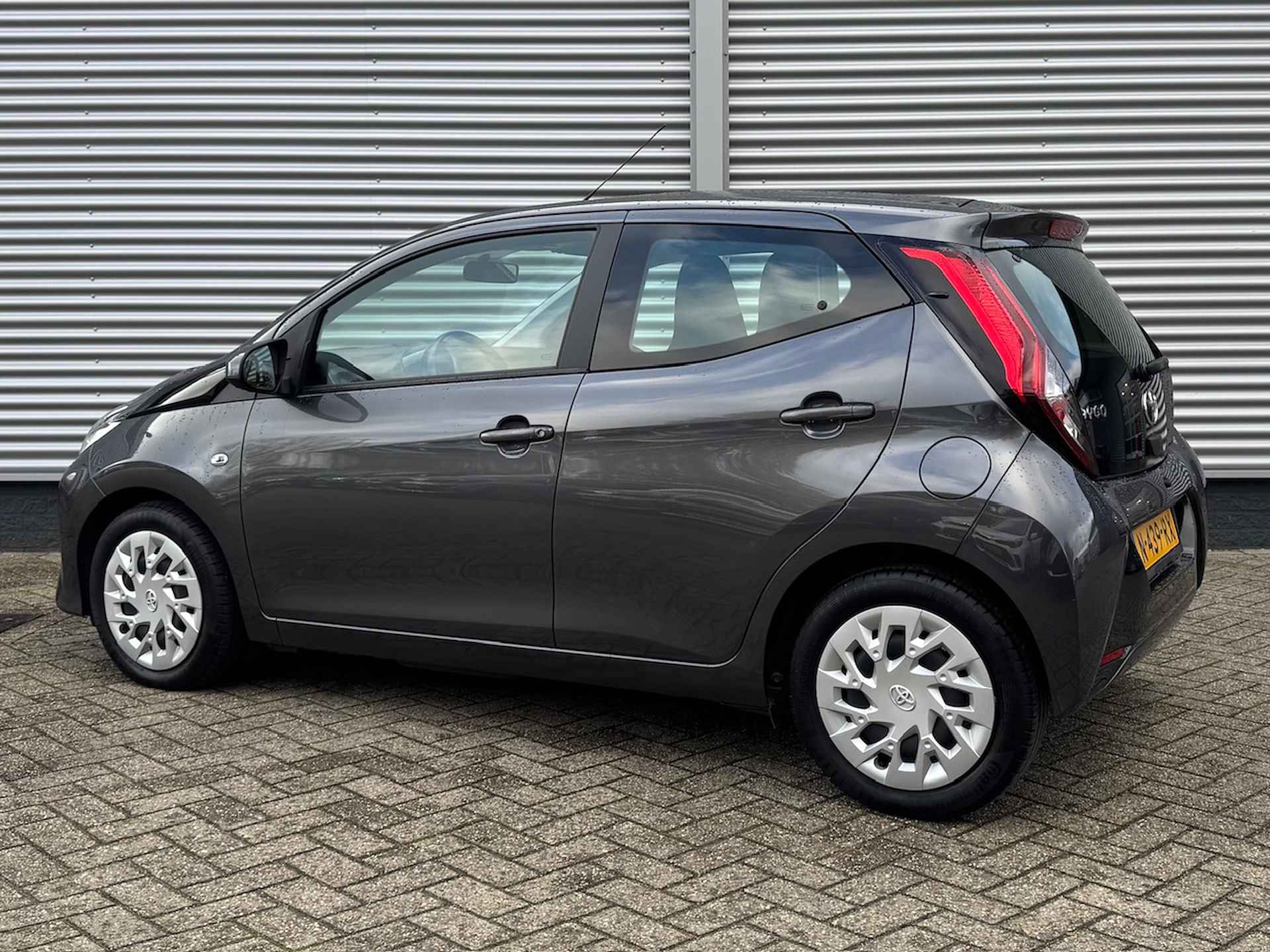 TOYOTA Aygo 1.0 VVT-i 72pk 5D x-play | Airco | Apple Carplay/Android Auto | - 3/41