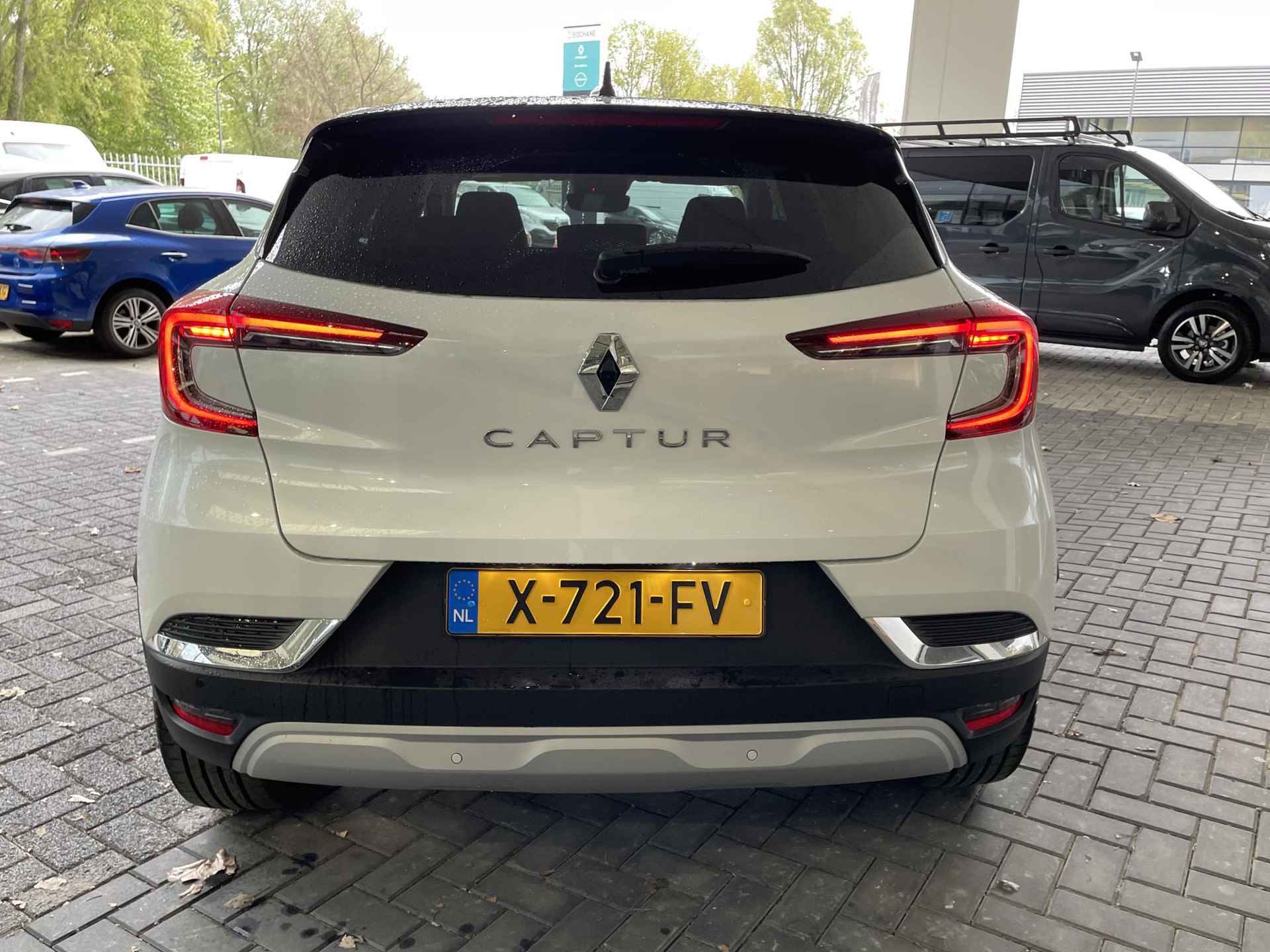 Renault Captur 1.3 Mild Hybrid 160 EDC Iconic Automaat / Navigatie / Cruise / Clima / 360 gr Camera / Blind spot detectie / LM Velgen / Bose - 10/32
