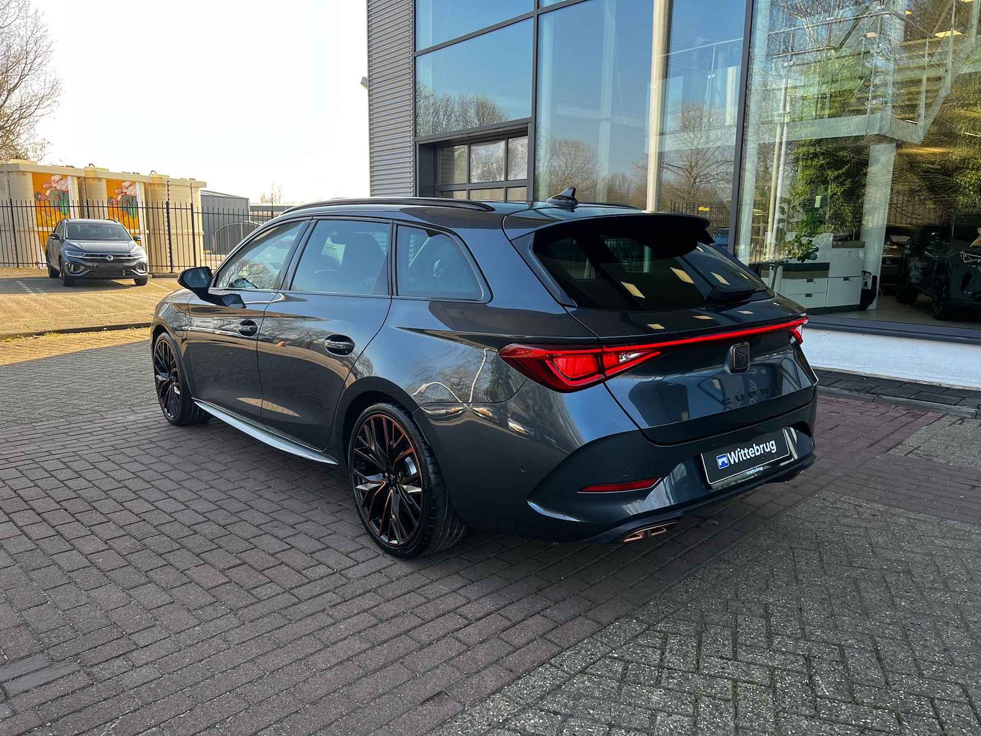 CUPRA Leon Sportstourer 1.4 e-Hybrid VZ Black Edition / Panorama dak / 19 Inch / Zwart Leer / Supersportstuur / 245PK / - 24/29