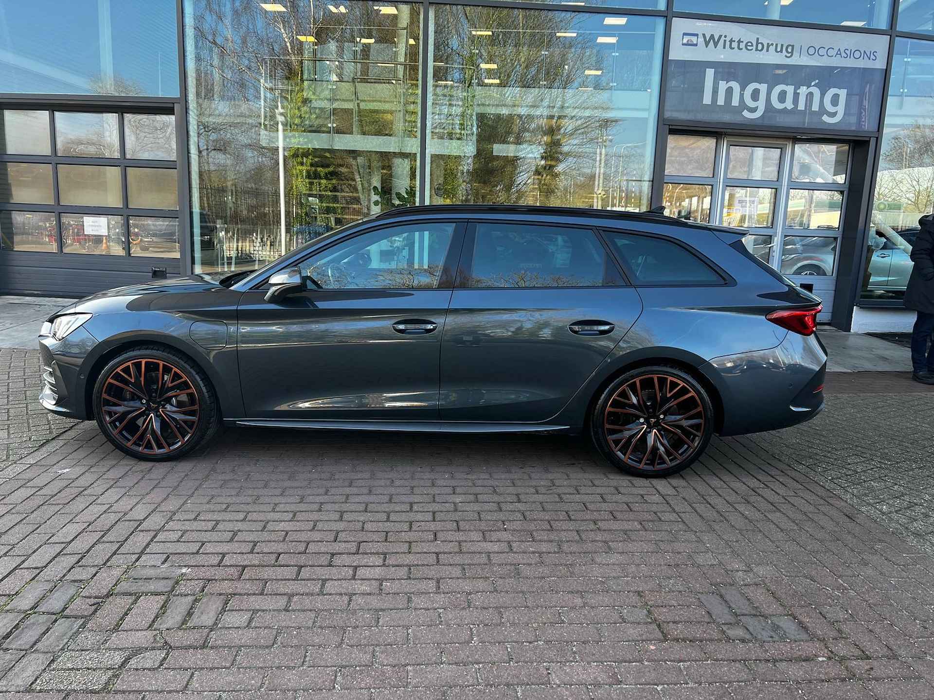 CUPRA Leon Sportstourer 1.4 e-Hybrid VZ Black Edition / Panorama dak / 19 Inch / Zwart Leer / Supersportstuur / 245PK / - 23/29