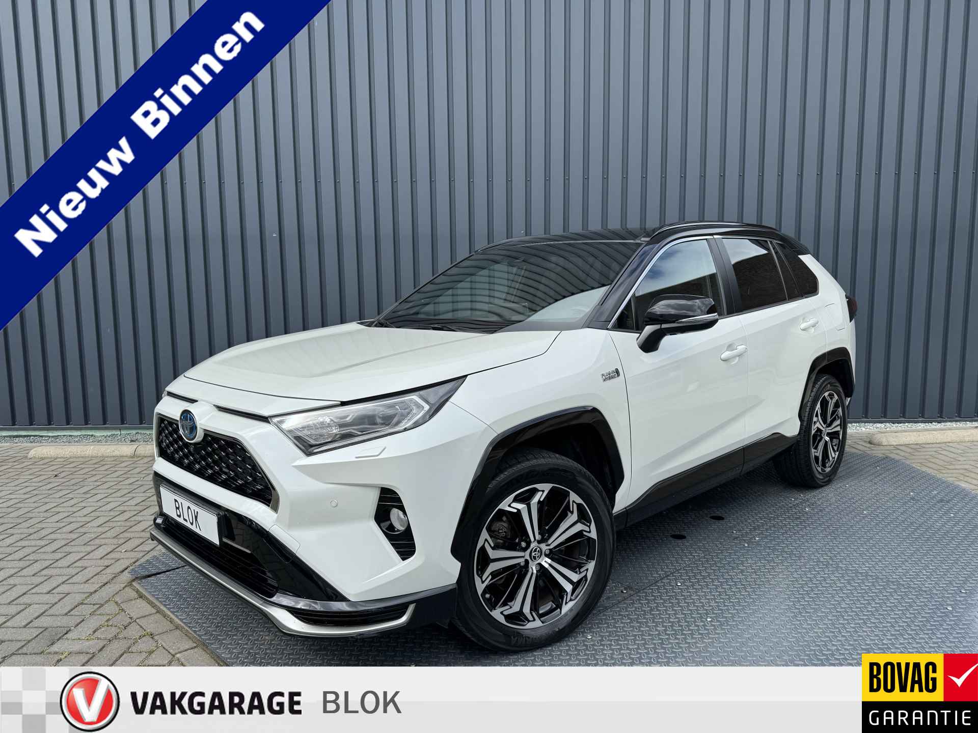 Toyota RAV4 2.5 Plug-in Hybrid AWD Bi-Tone Plus | 4x Nieuwe Allseason banden | Pano dak | 10 jr GARANTIE | Rijklaar!! - 1/52