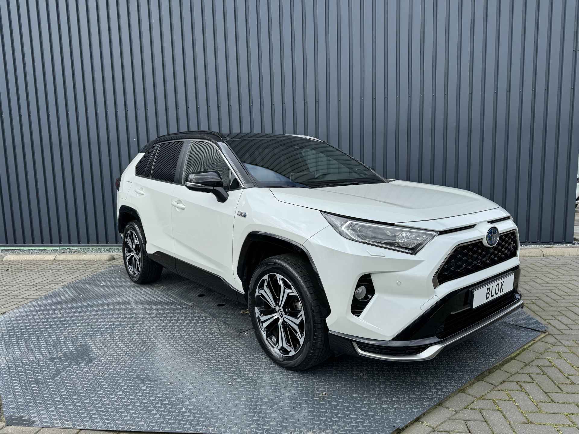 Toyota RAV4 2.5 Plug-in Hybrid AWD Bi-Tone Plus | 4x Nieuwe Allseason banden | Pano dak | 10 jr GARANTIE | Rijklaar!! - 7/52