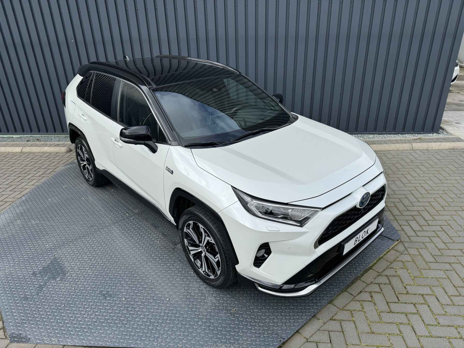 Toyota RAV4 2.5 Plug-in Hybrid AWD Bi-Tone Plus | 4x Nieuwe Allseason banden | Pano dak | 10 jr GARANTIE | Rijklaar!! - 8/52