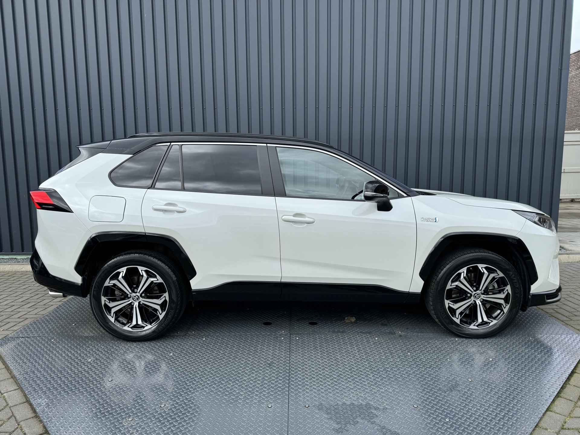 Toyota RAV4 2.5 Plug-in Hybrid AWD Bi-Tone Plus | 4x Nieuwe Allseason banden | Pano dak | 10 jr GARANTIE | Rijklaar!! - 9/52