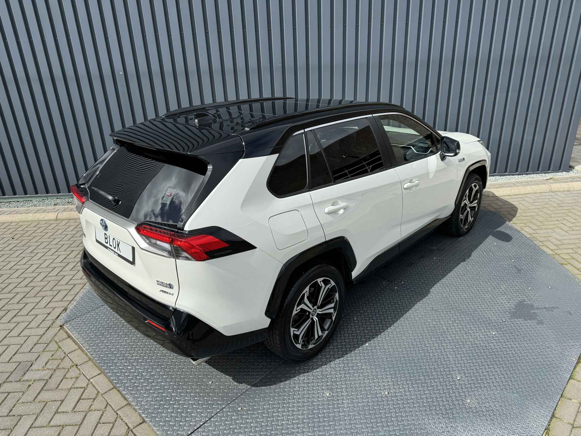 Toyota RAV4 2.5 Plug-in Hybrid AWD Bi-Tone Plus | 4x Nieuwe Allseason banden | Pano dak | 10 jr GARANTIE | Rijklaar!! - 11/52