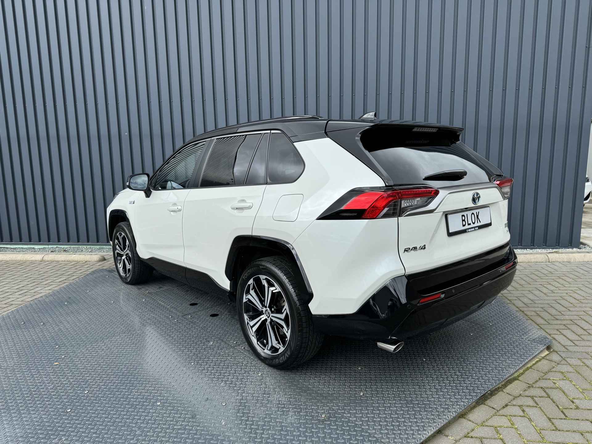 Toyota RAV4 2.5 Plug-in Hybrid AWD Bi-Tone Plus | 4x Nieuwe Allseason banden | Pano dak | 10 jr GARANTIE | Rijklaar!! - 13/52