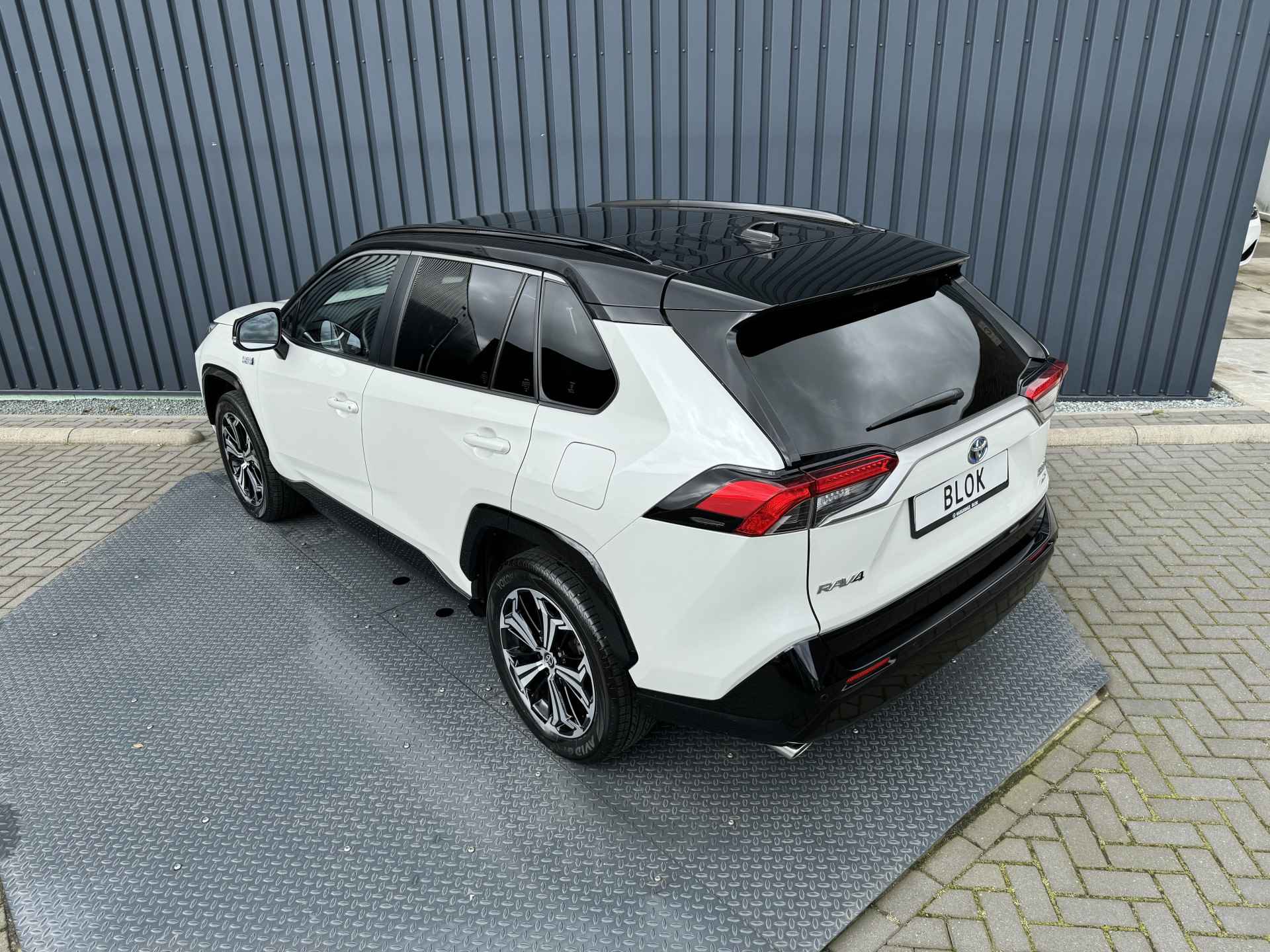 Toyota RAV4 2.5 Plug-in Hybrid AWD Bi-Tone Plus | 4x Nieuwe Allseason banden | Pano dak | 10 jr GARANTIE | Rijklaar!! - 14/52