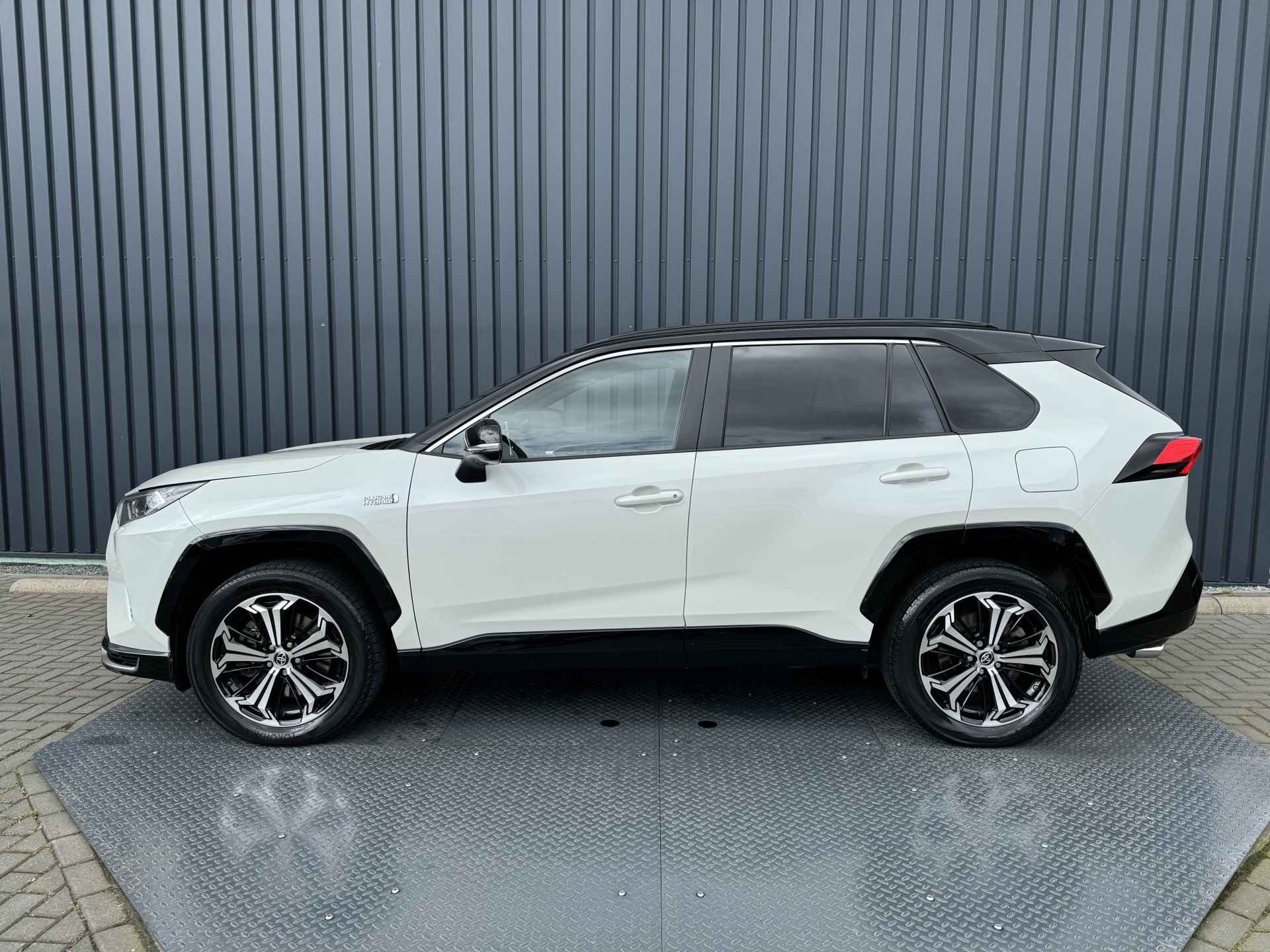 Toyota RAV4 2.5 Plug-in Hybrid AWD Bi-Tone Plus | 4x Nieuwe Allseason banden | Pano dak | 10 jr GARANTIE | Rijklaar!! - 15/52