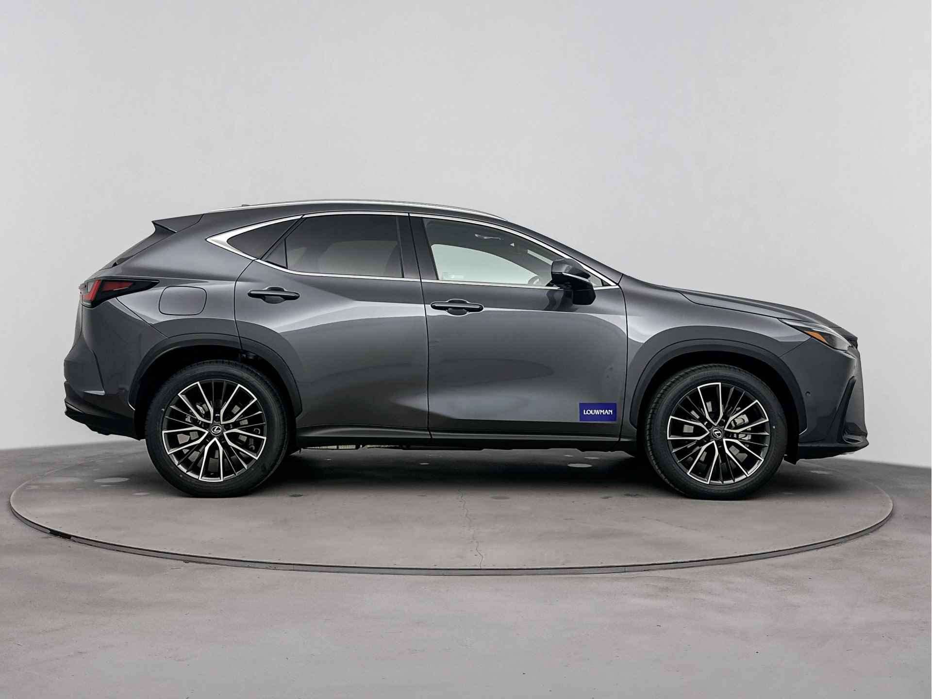 Lexus NX 450h+ AWD President Line | Leder | 360 Camera | Navigatie | Mark Levison Audio | Panoramadak | Dodehoek Ass. | Stoel en stuurwiel verwarmd | LM velgen | Parkeersensoren | - 30/52